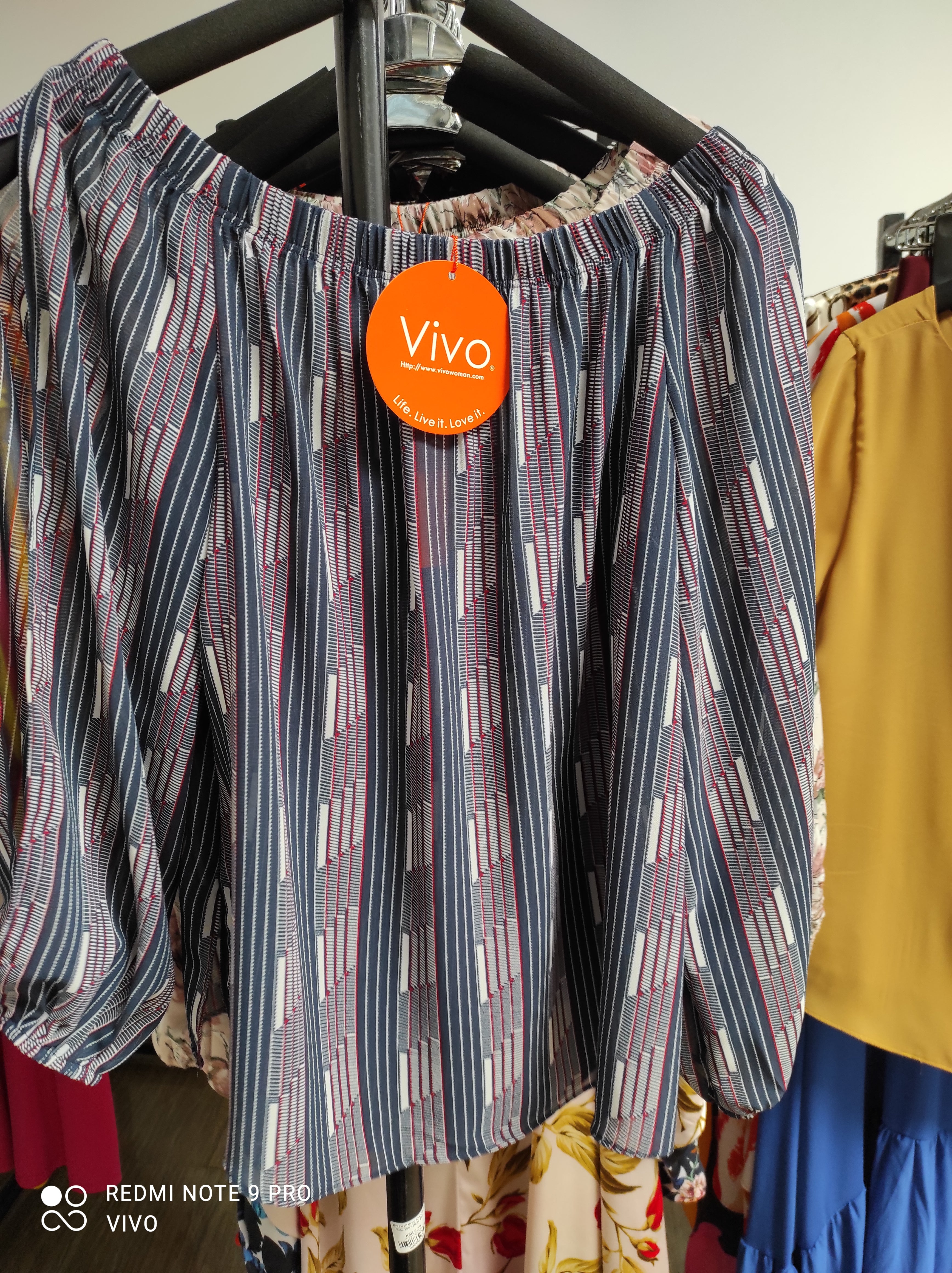 Vivo Sana Off shoulder Top - Navy/Red Print