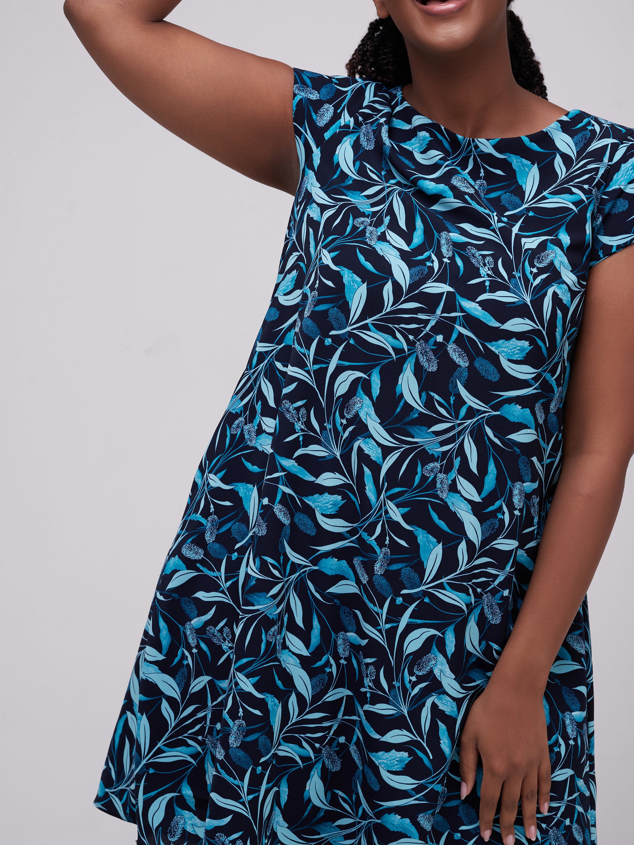 Vivo Basic Cap Sleeve Knee Length Tent Dress - Light Blue / Navy Print