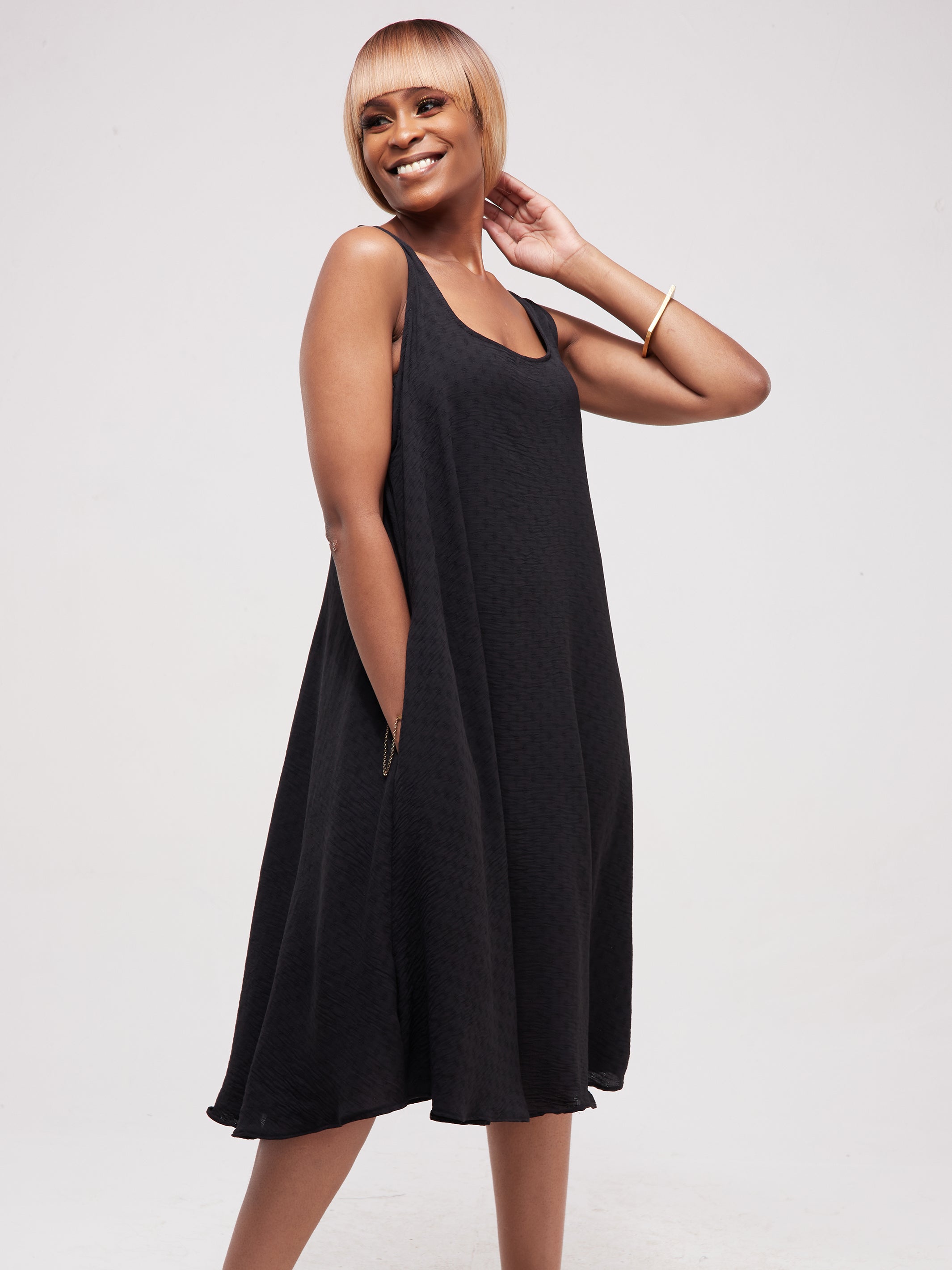 Vivo Dayo Sleeveless Knee Length Dress - Black