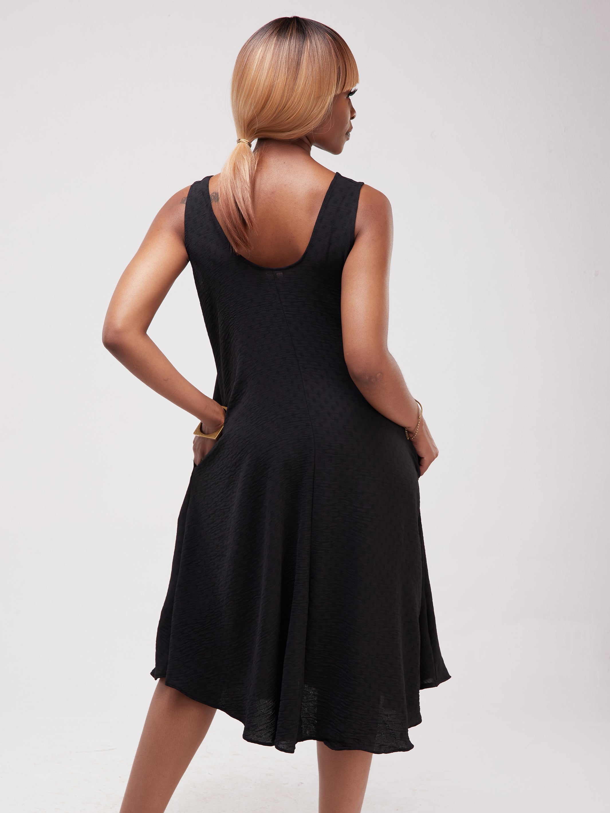 Vivo Dayo Sleeveless Knee Length Dress - Black