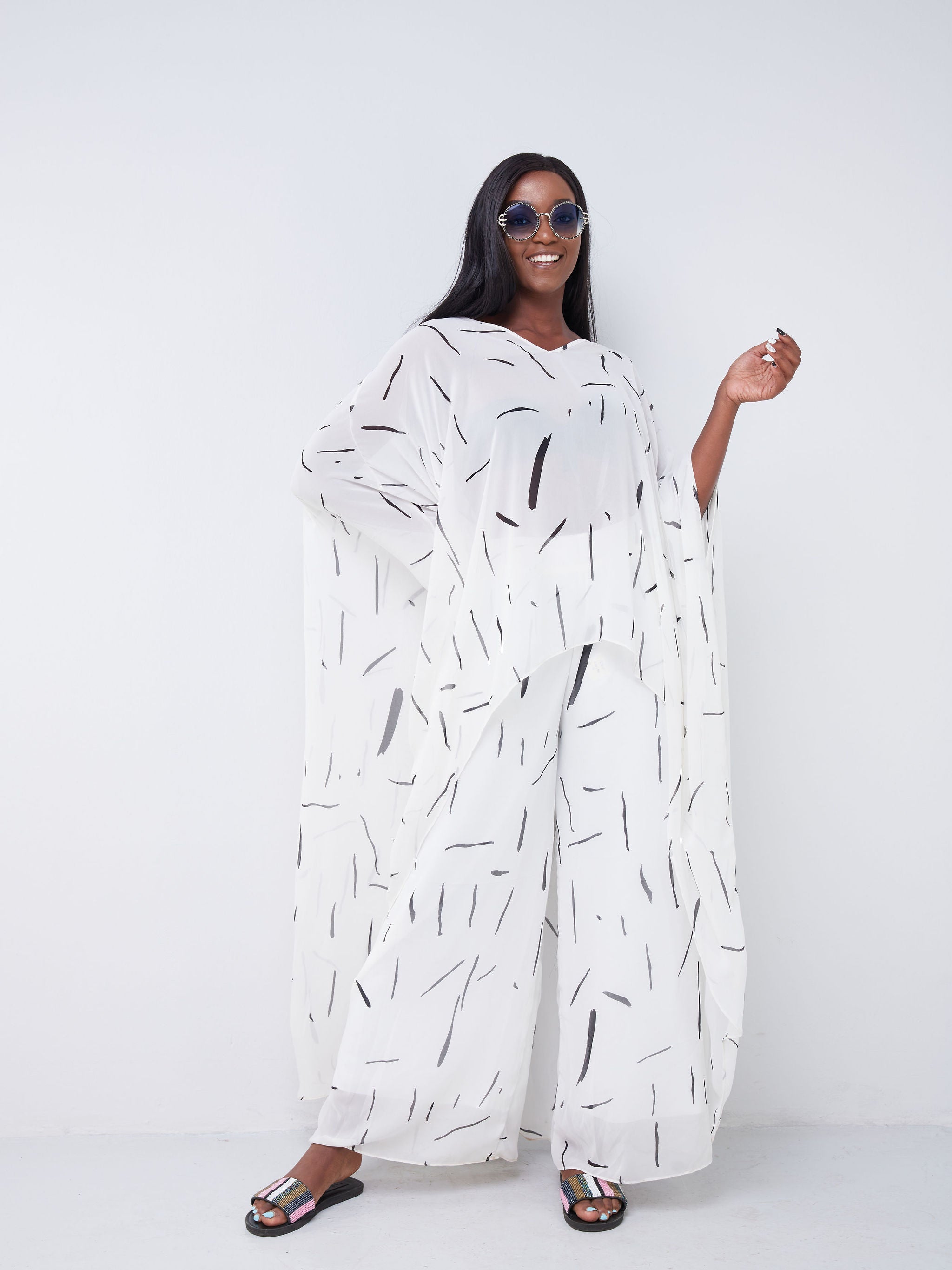 Vivo Malindi V-Neck High Low Kaftan Top - White / Black Abstract Print