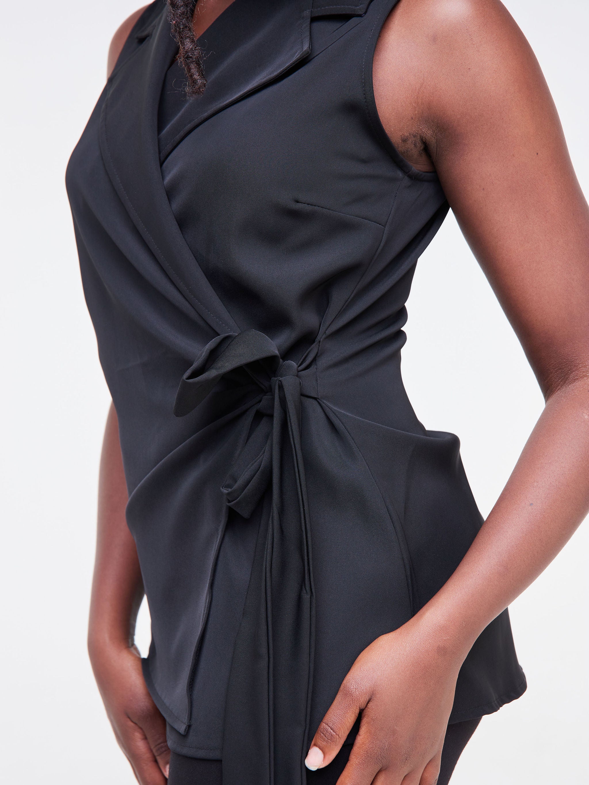 Vivo Fahari Collared Wrap Top - Black