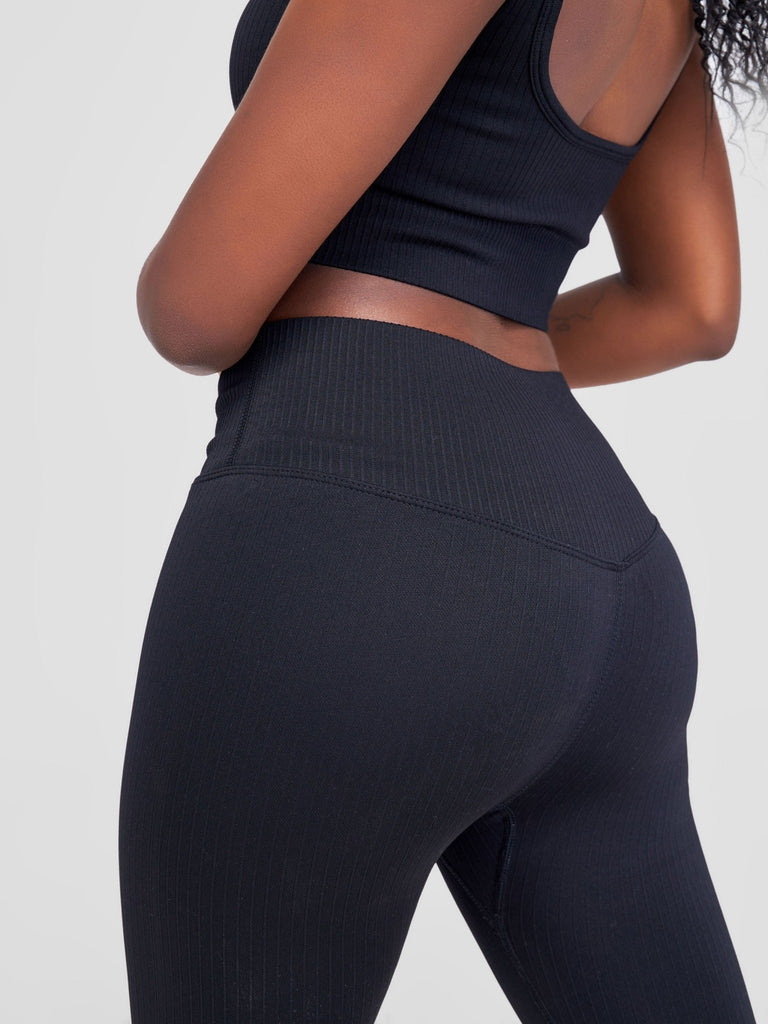 Ava Fitness Amana 4 Piece Set - Black - Shopzetu