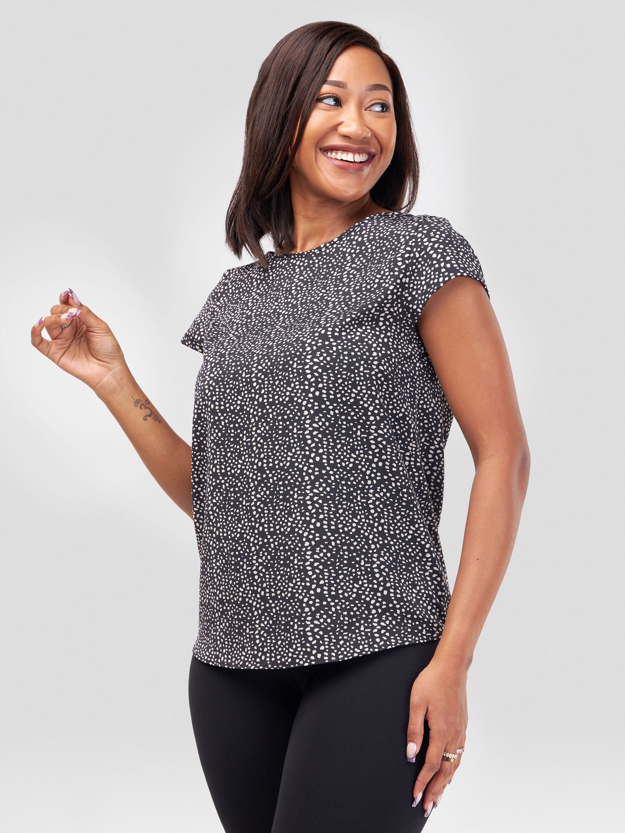 Vivo Basic Crepe Cap Sleeved Top - Black / Off White Abstract Print