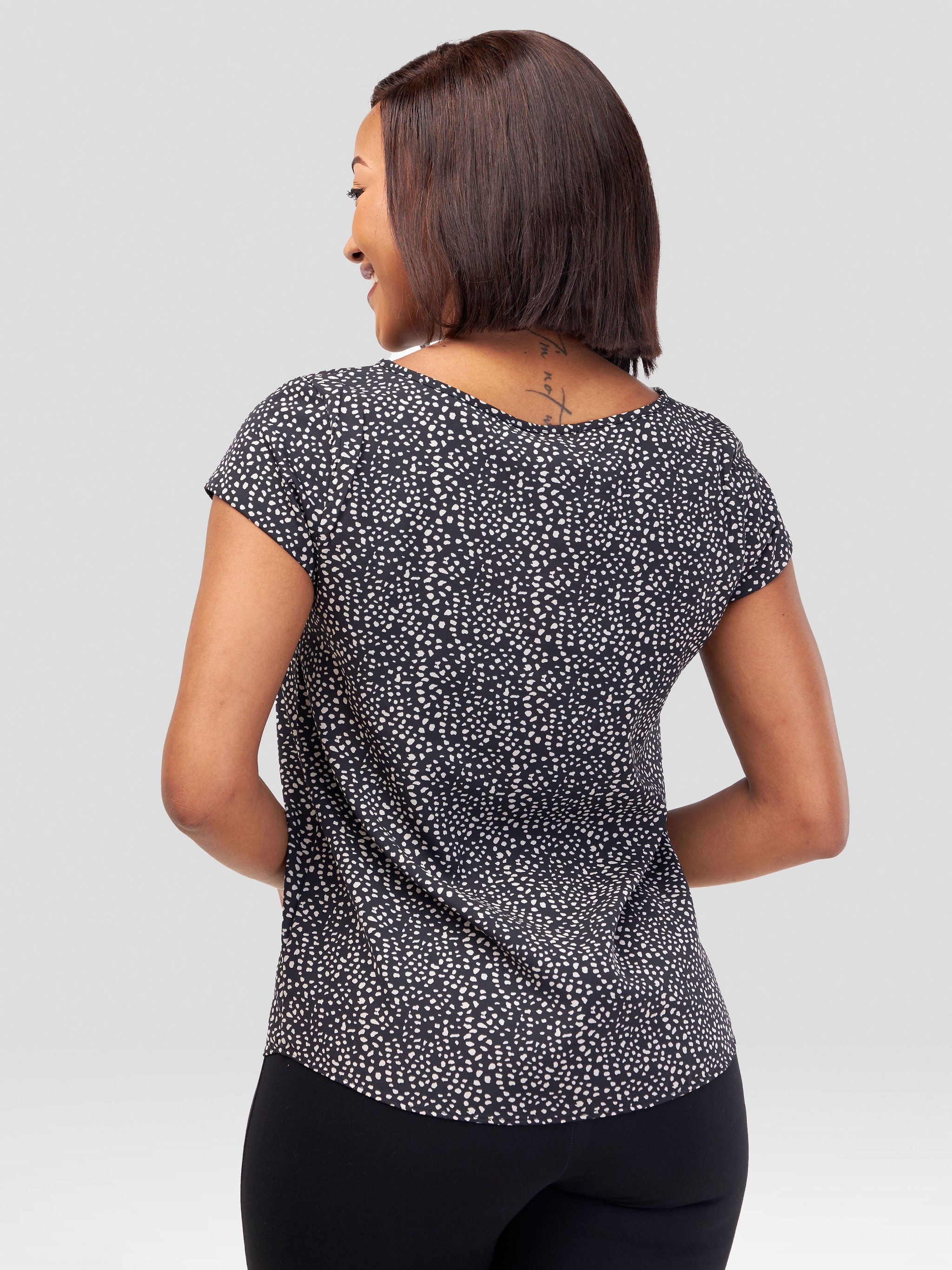 Vivo Basic Crepe Cap Sleeved Top - Black / Off White Abstract Print