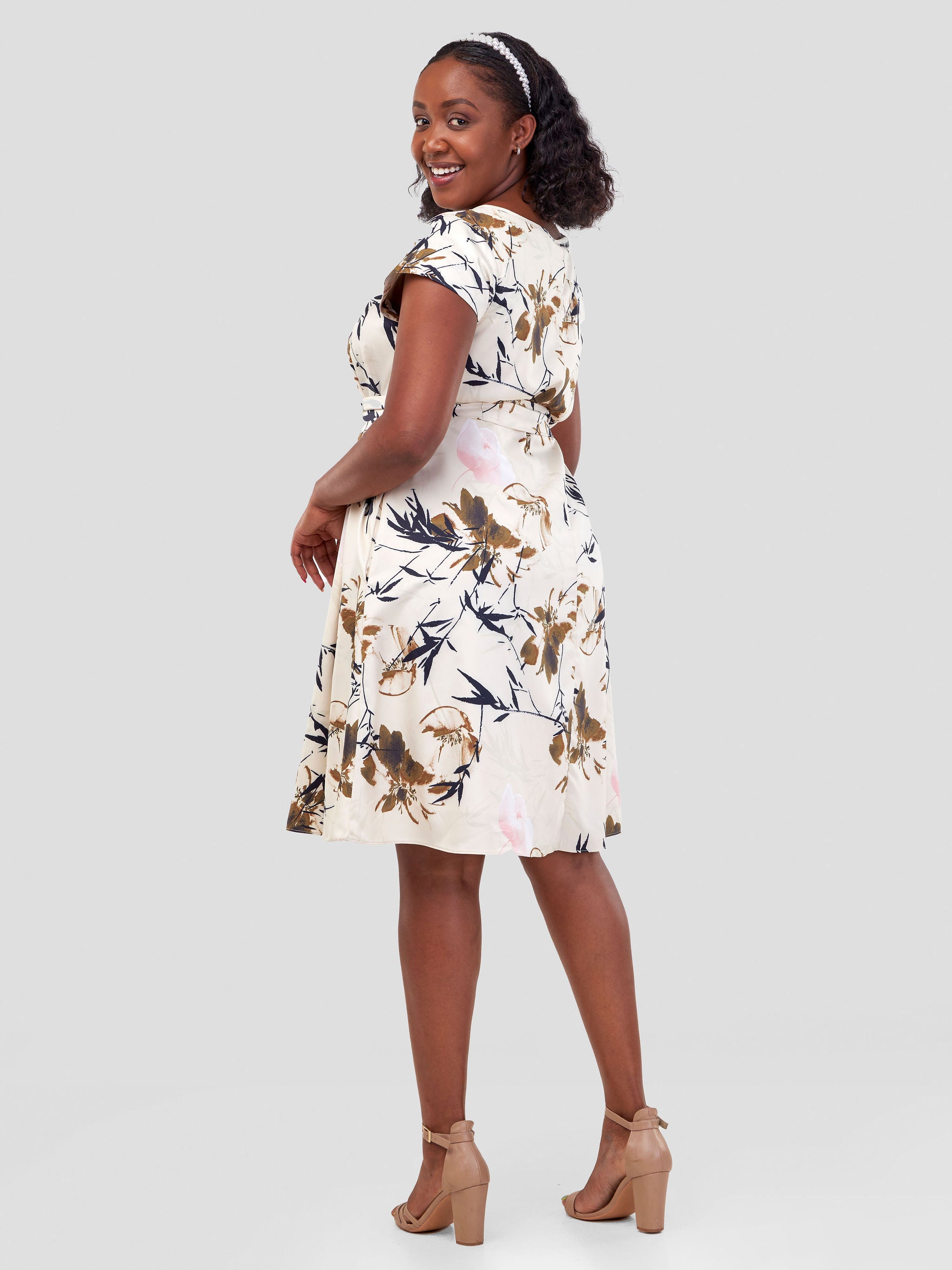 Vivo Basic Cap Sleeve Knee Length Dress - Beige / Brown Abstract Print