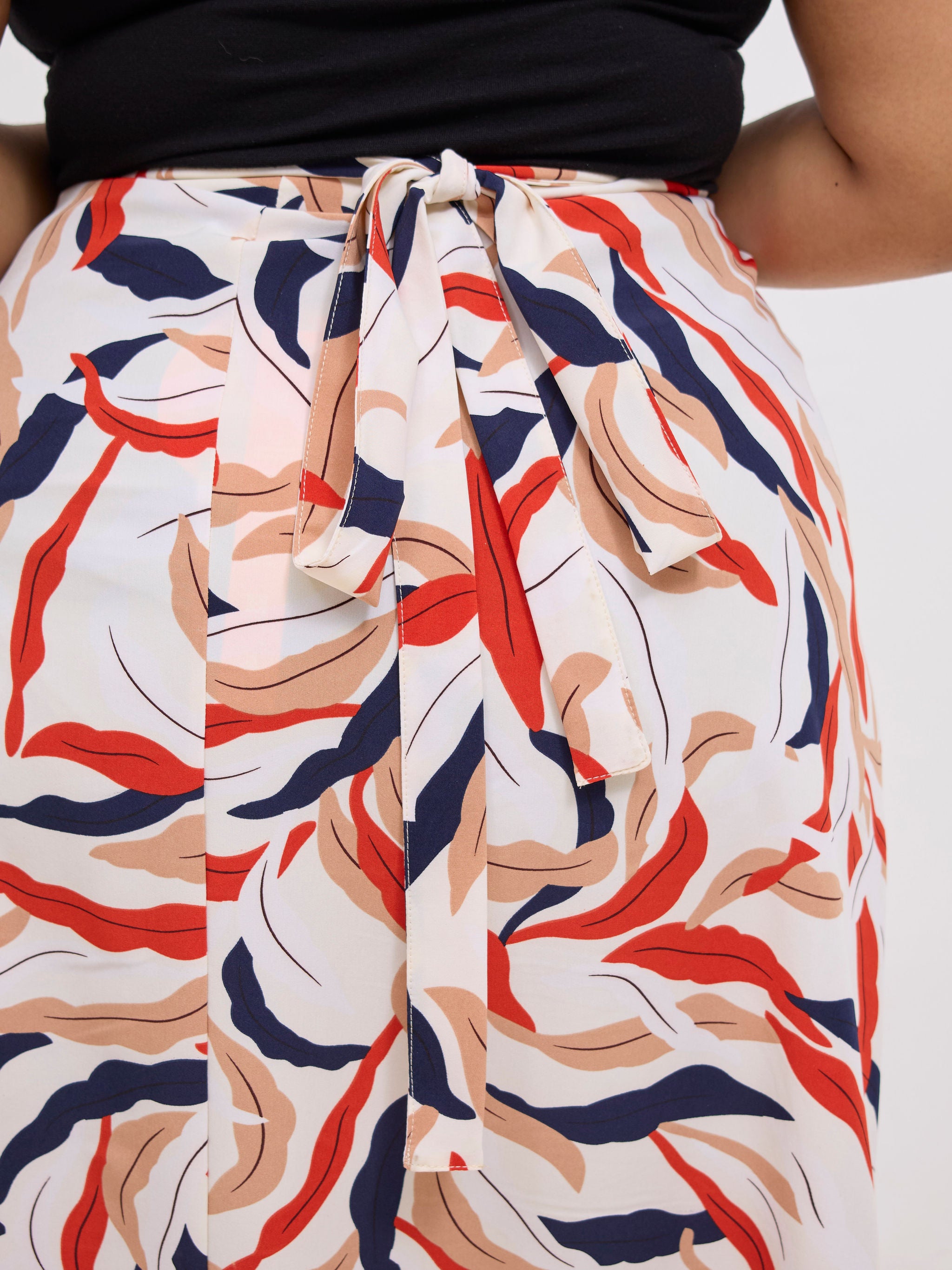 Vivo Malindi Flounce Wrap Skirt - Cream / Red Tiwi Print