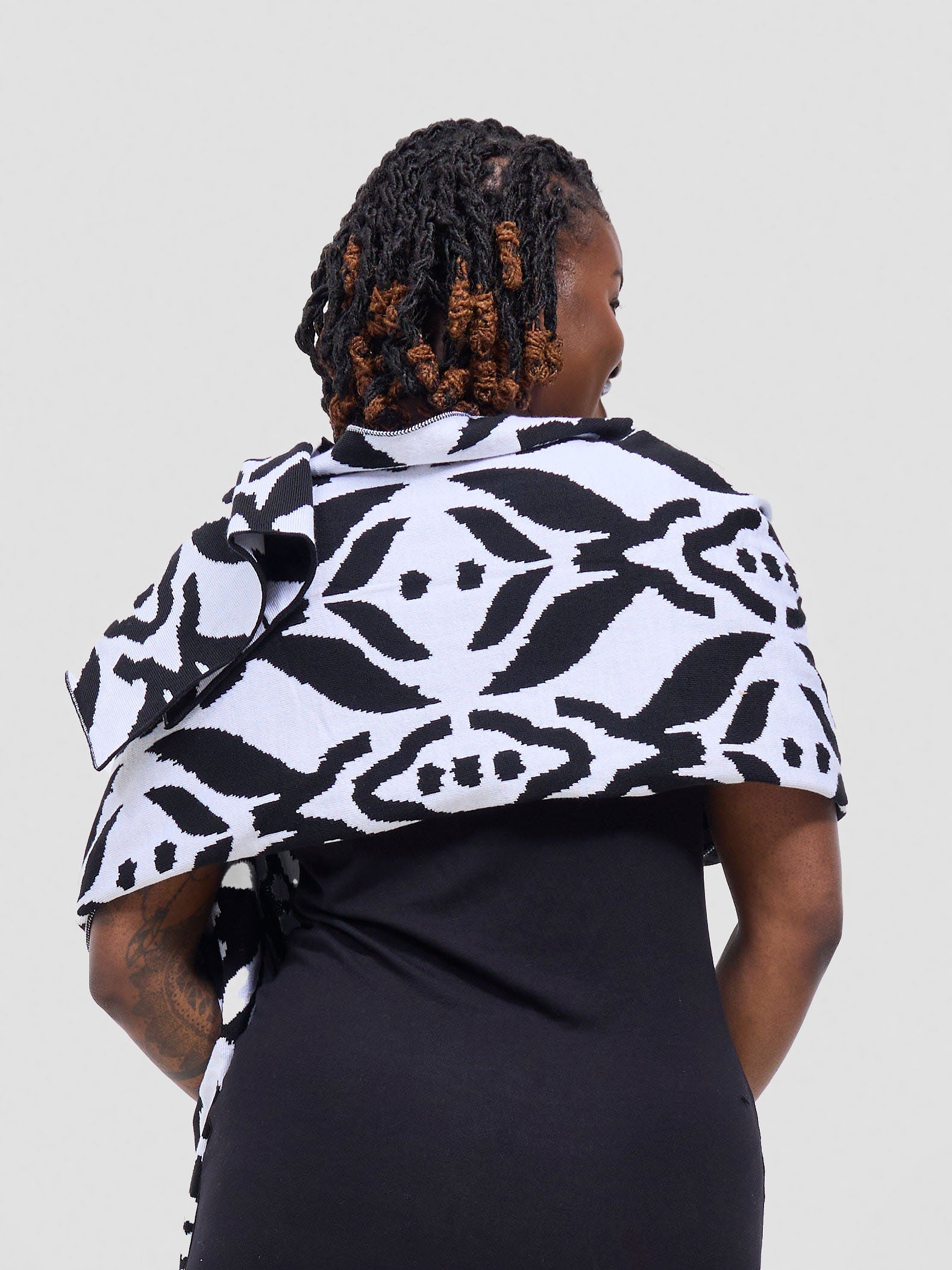 Vivo Lalani Scarf Without Fringes - Black / White  Ukwi Print