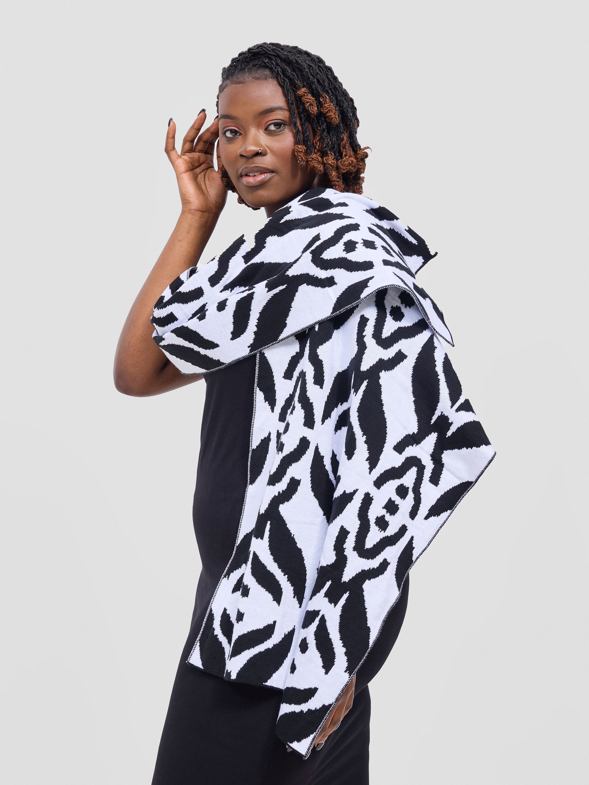 Vivo Lalani Scarf Without Fringes - Black / White  Ukwi Print