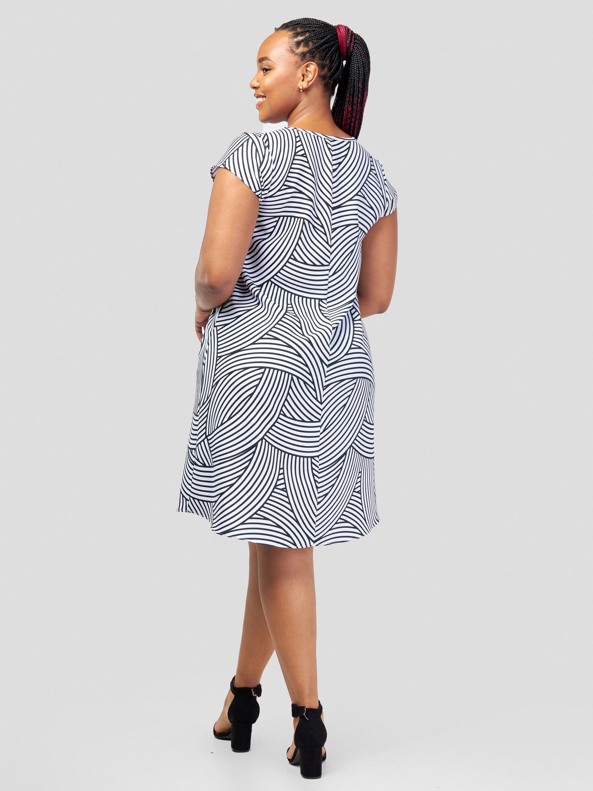 Vivo Fahari Cap Sleeve Tent Dress - White / Black Abstract Print