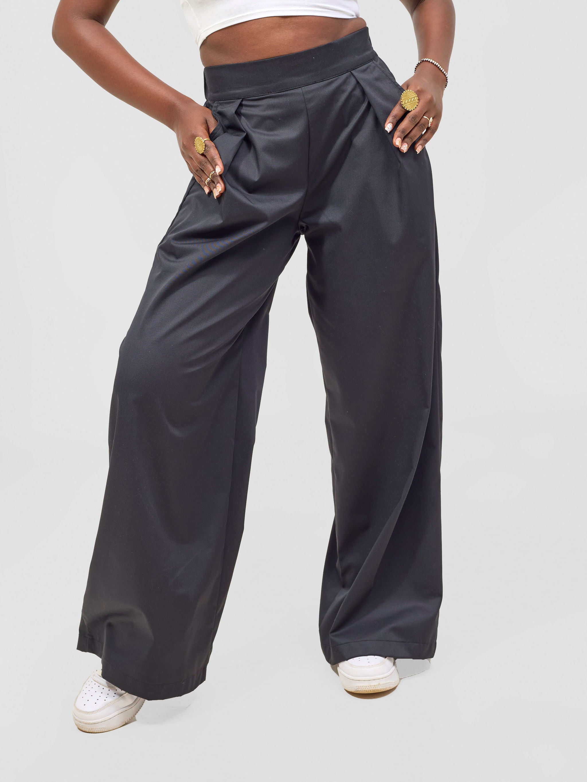 Zoya Kyro Straight Leg Pants - Black
