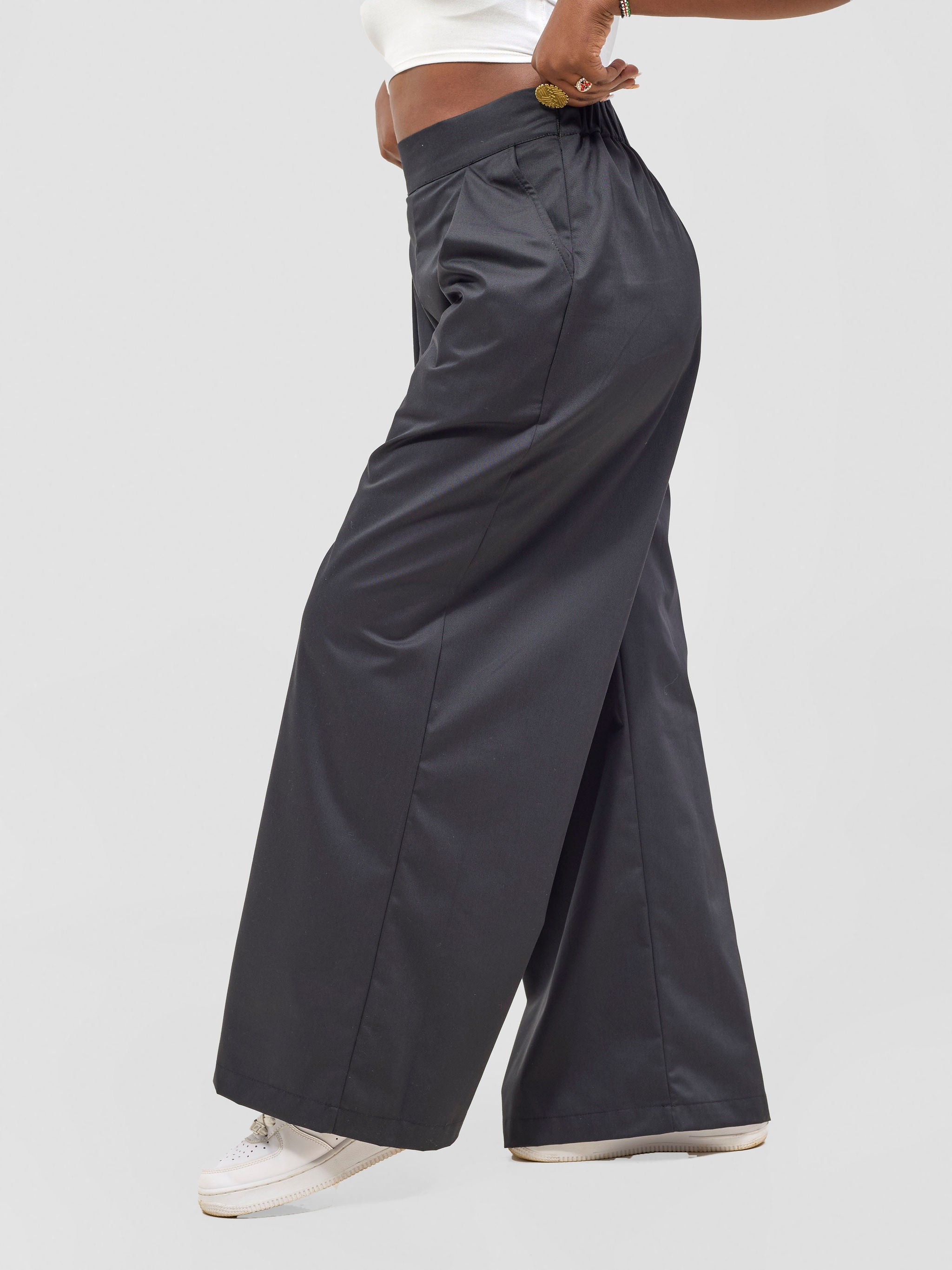 Zoya Kyro Straight Leg Pants - Black