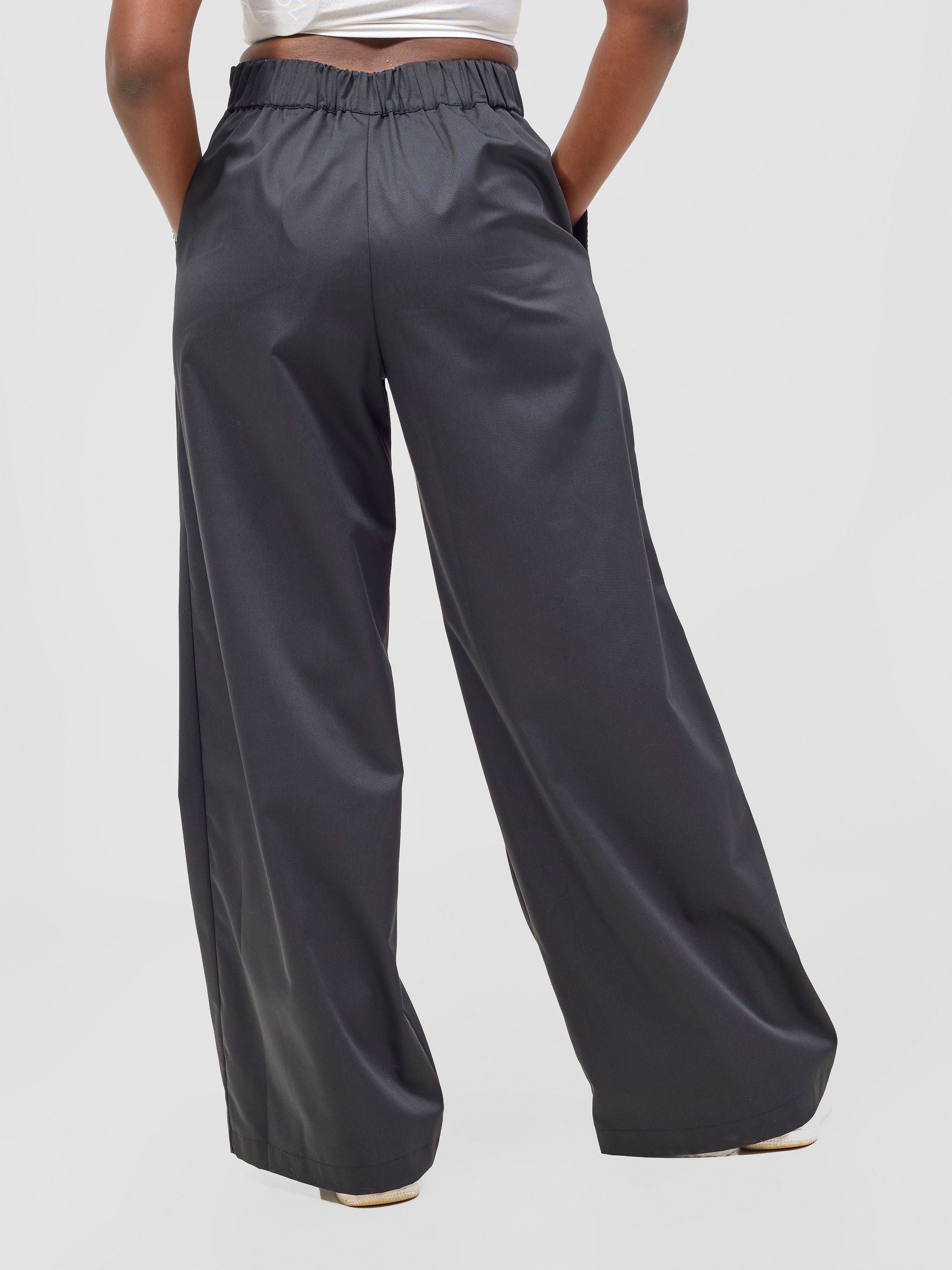 Zoya Kyro Straight Leg Pants - Black