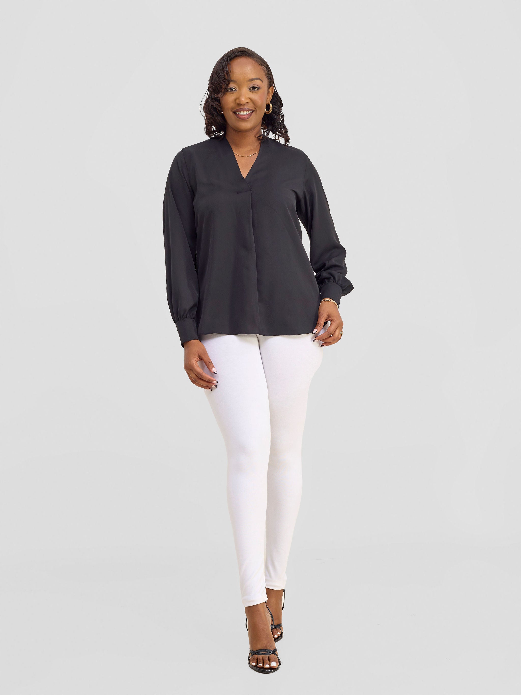 Vivo Chari V-Neck Top - Black