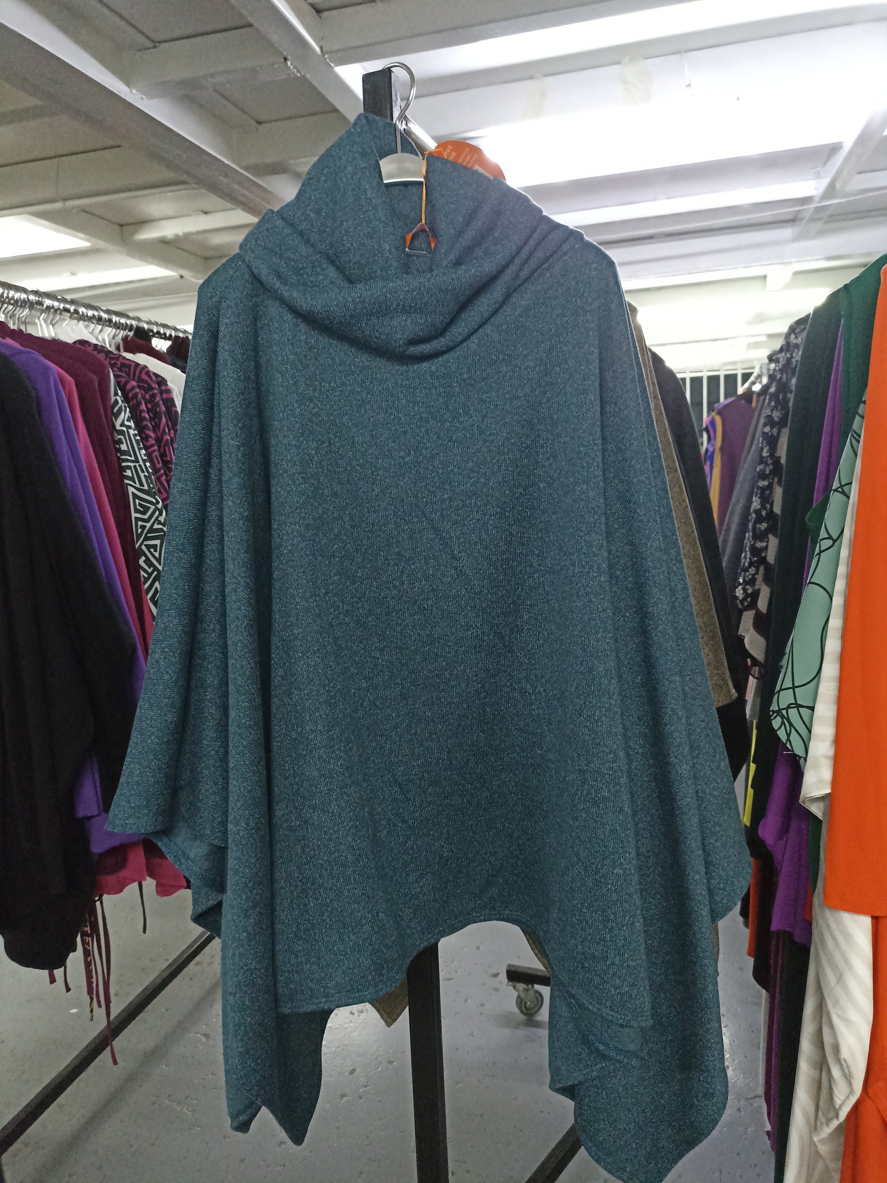 Vivo Basic Turtleneck Poncho - Teal