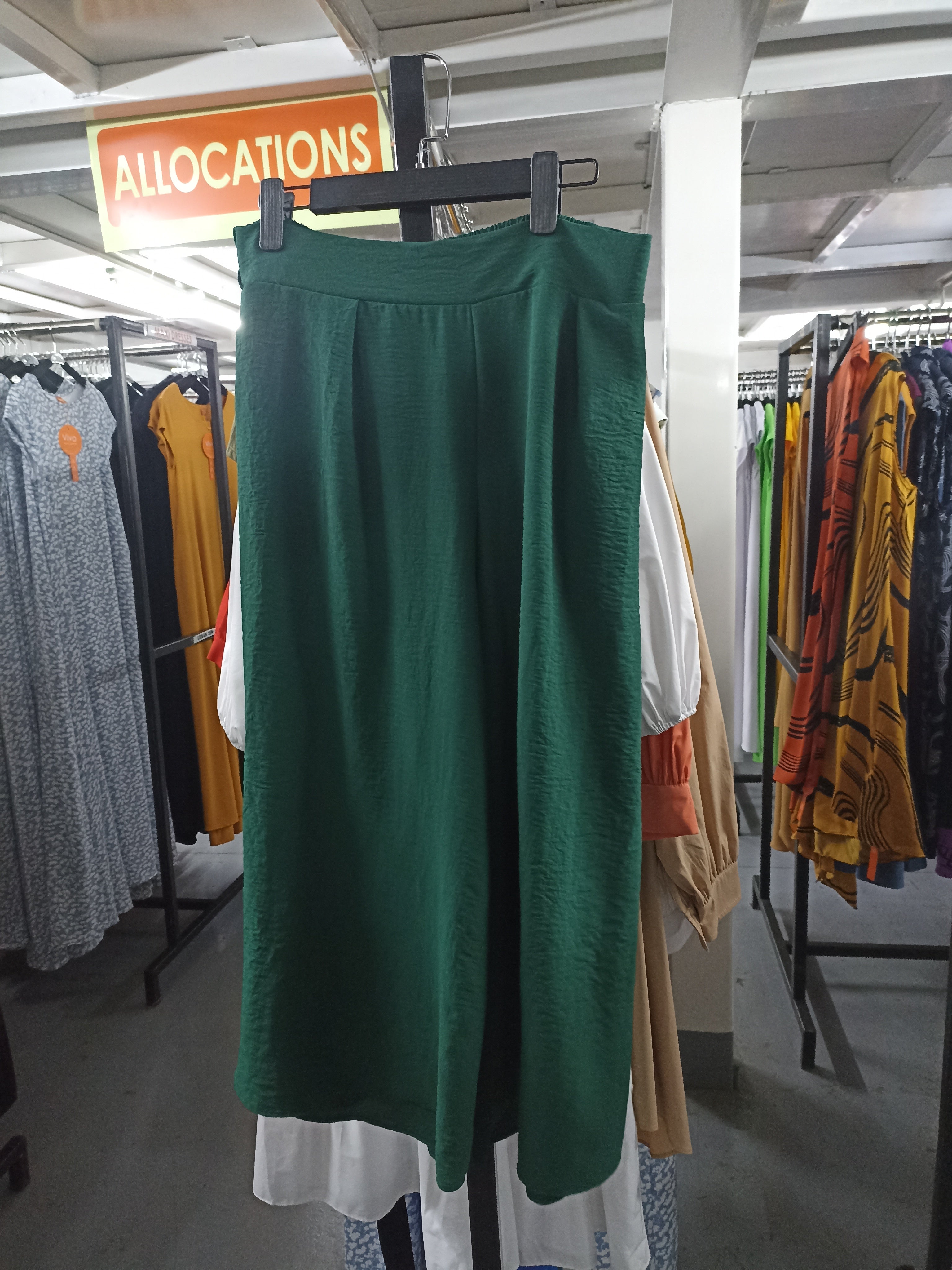 Vivo Tunu Wide Leg Capri Pants - Green