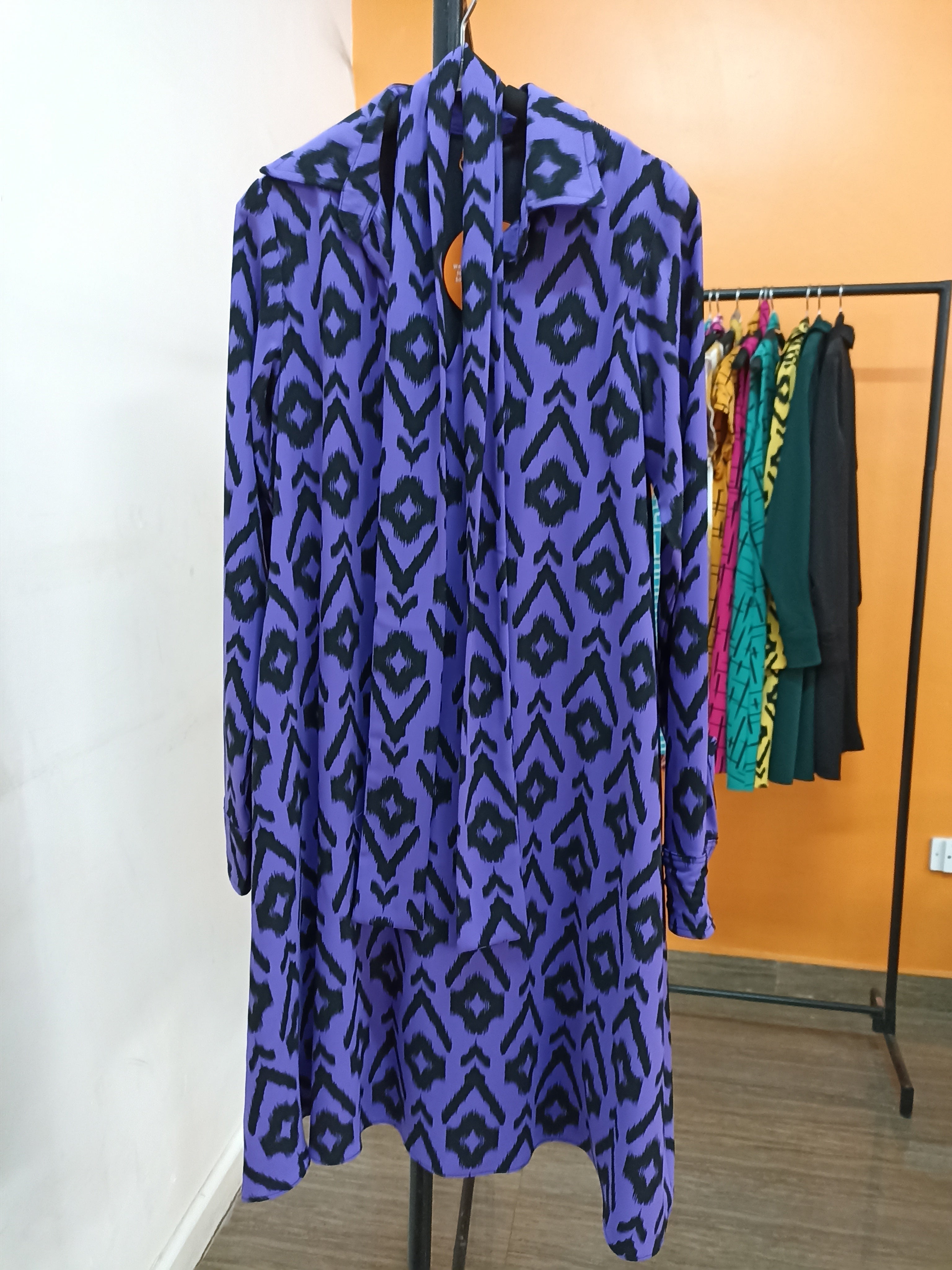 Vivo Zuri Long Sleeve Tent Knee Length Dress - Purple / Black Abstract Print