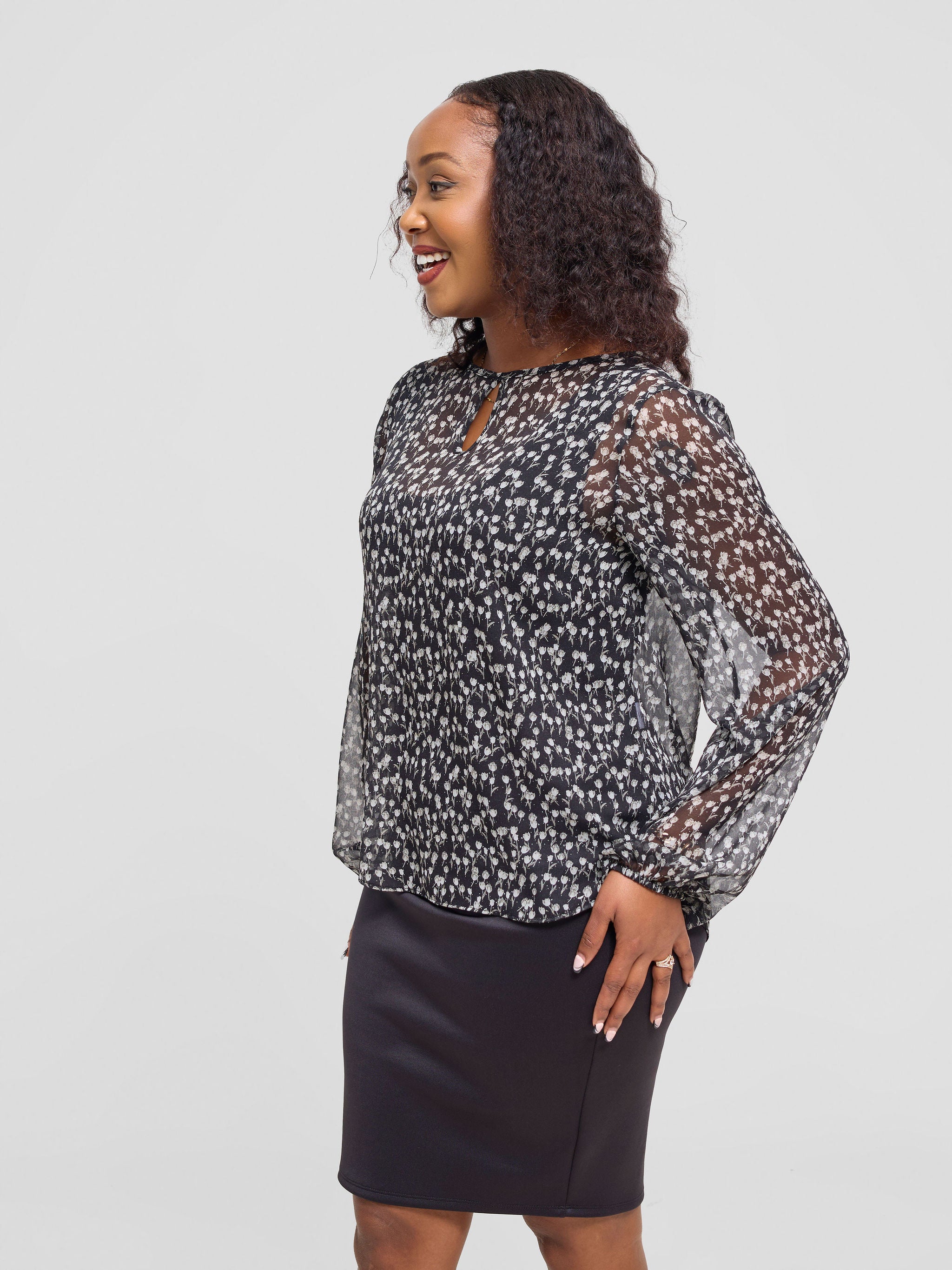 Vivo Sierra Bishop Sleeve Top - Black / Grey Lipi Print