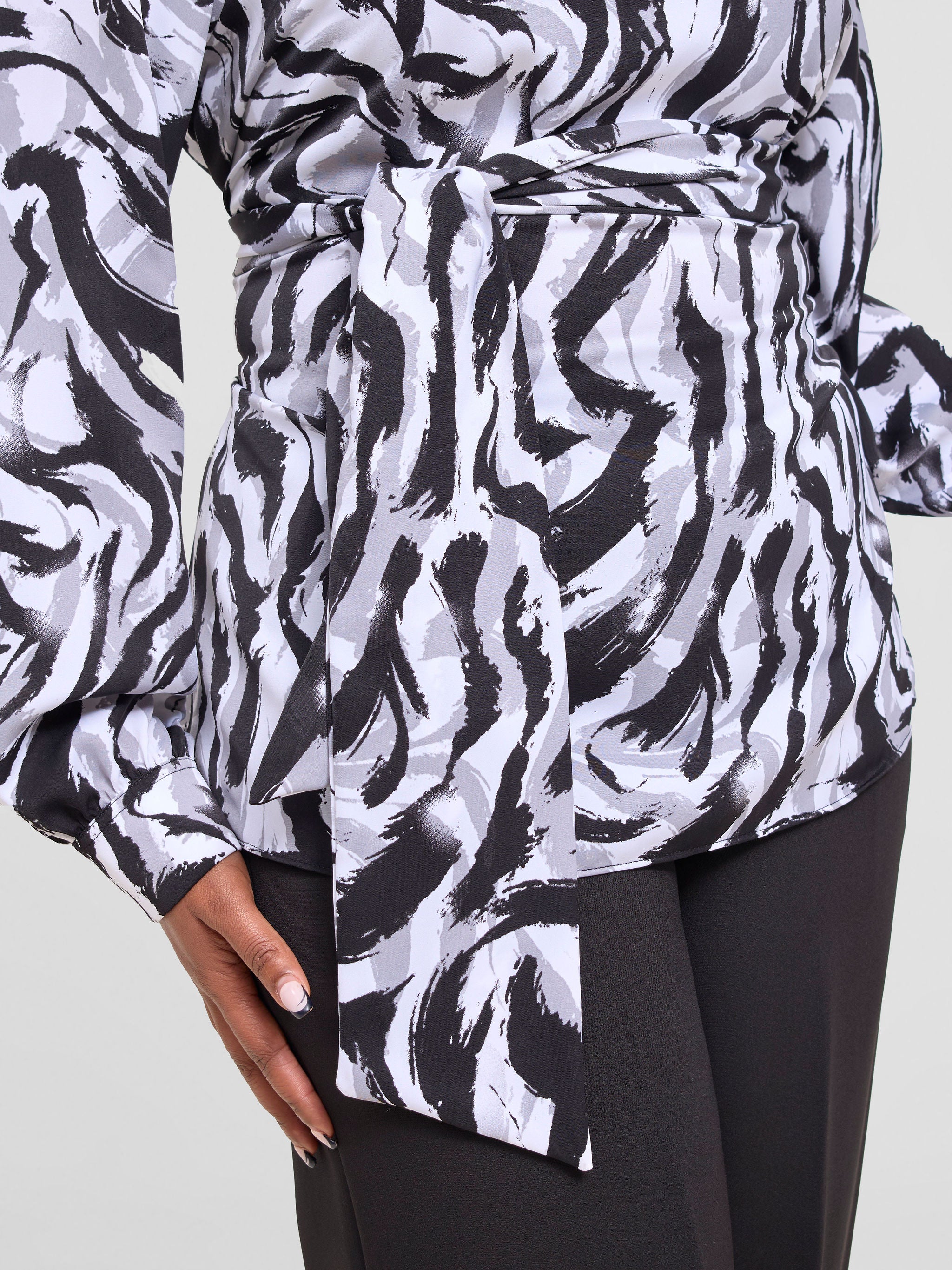 Vivo Laika Long Sleeve Tie Top - White / Black Una Print