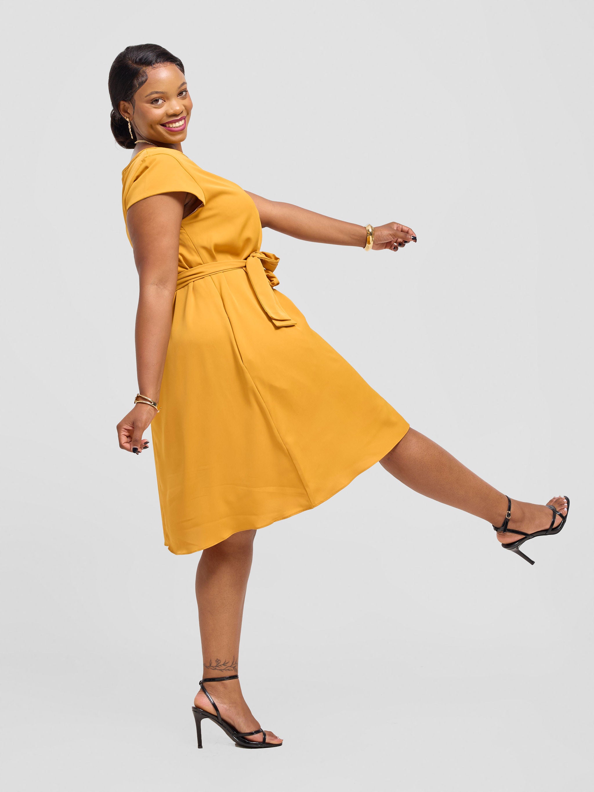Vivo Basic Cap Sleeve Tent Knee Length Dress - Mustard Print