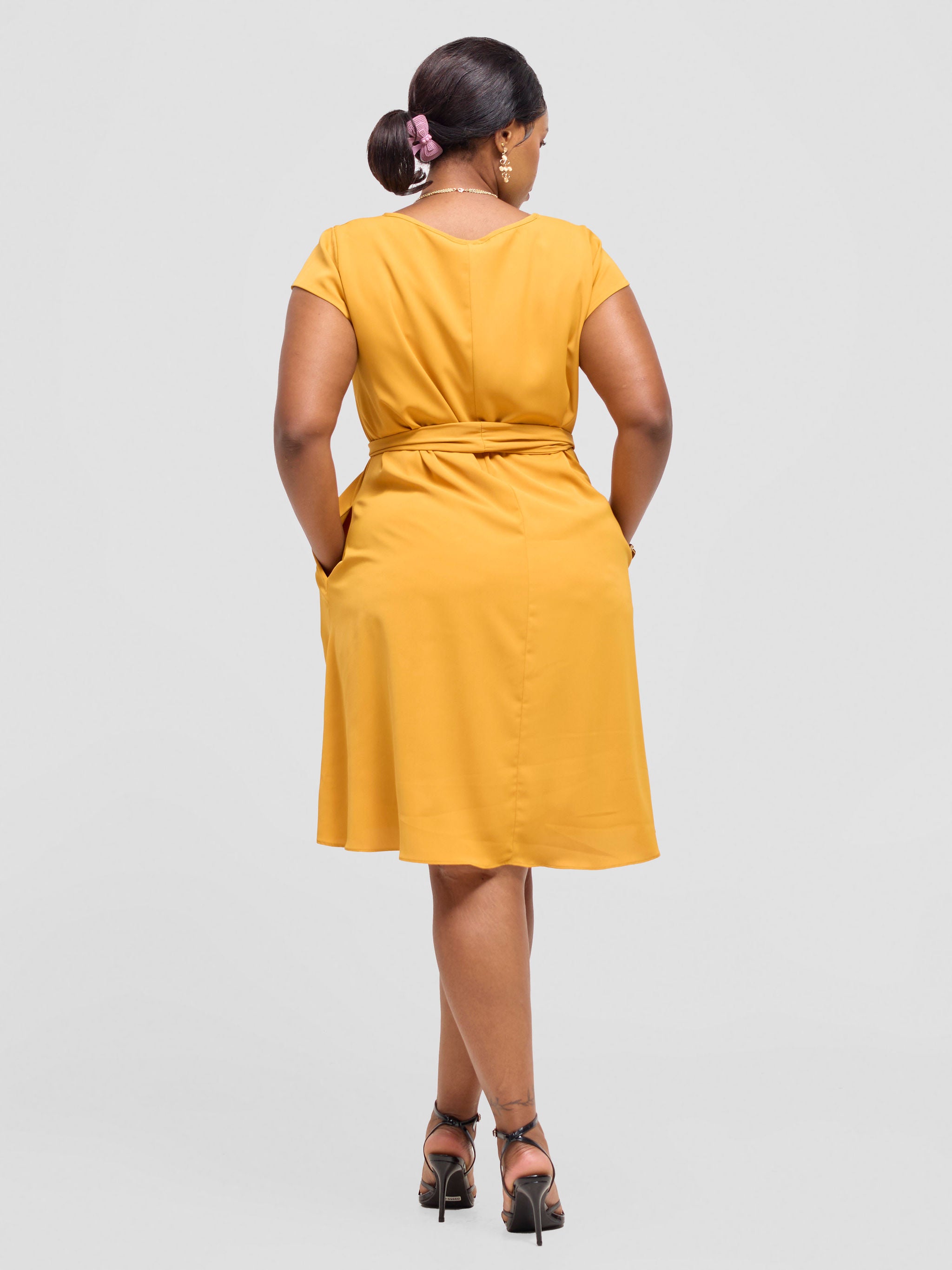 Vivo Basic Cap Sleeve Tent Knee Length Dress - Mustard Print