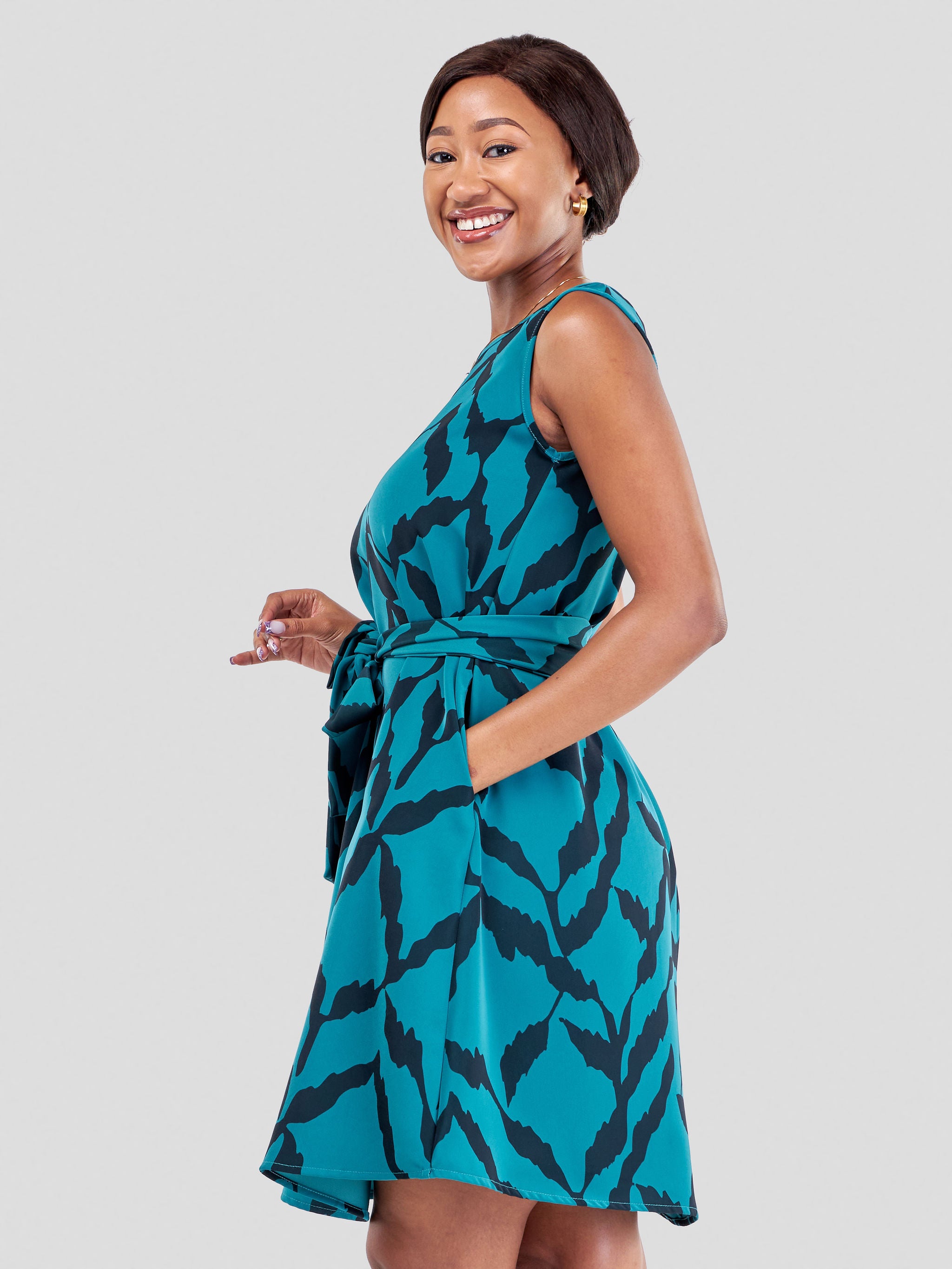 Vivo Pendo Sleeveless Tent Knee Length Dress - Teal / Black Leaf Print