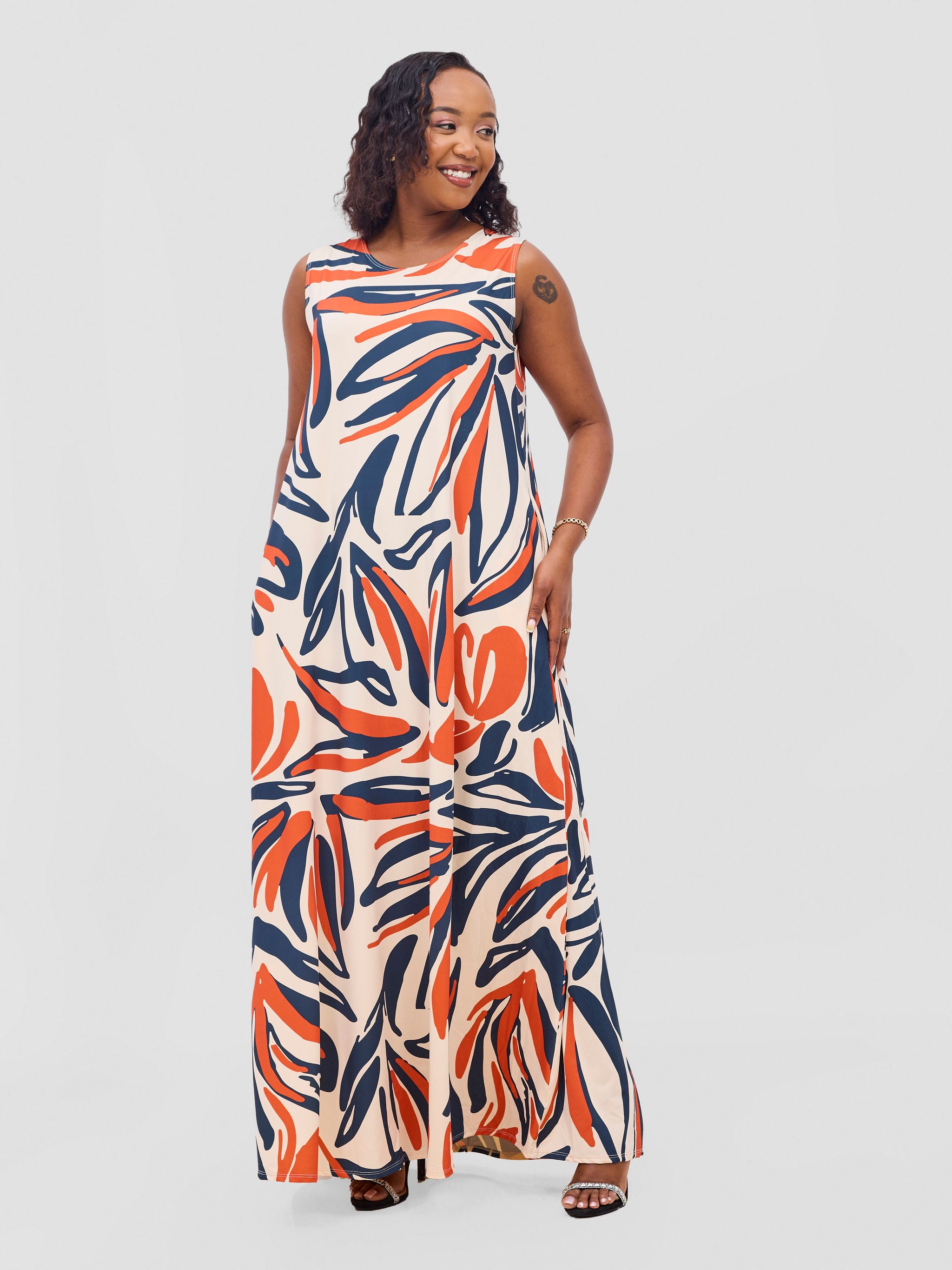 Vivo Lumi Back Pleat Maxi Dress - Rust / Navy Ulira Print
