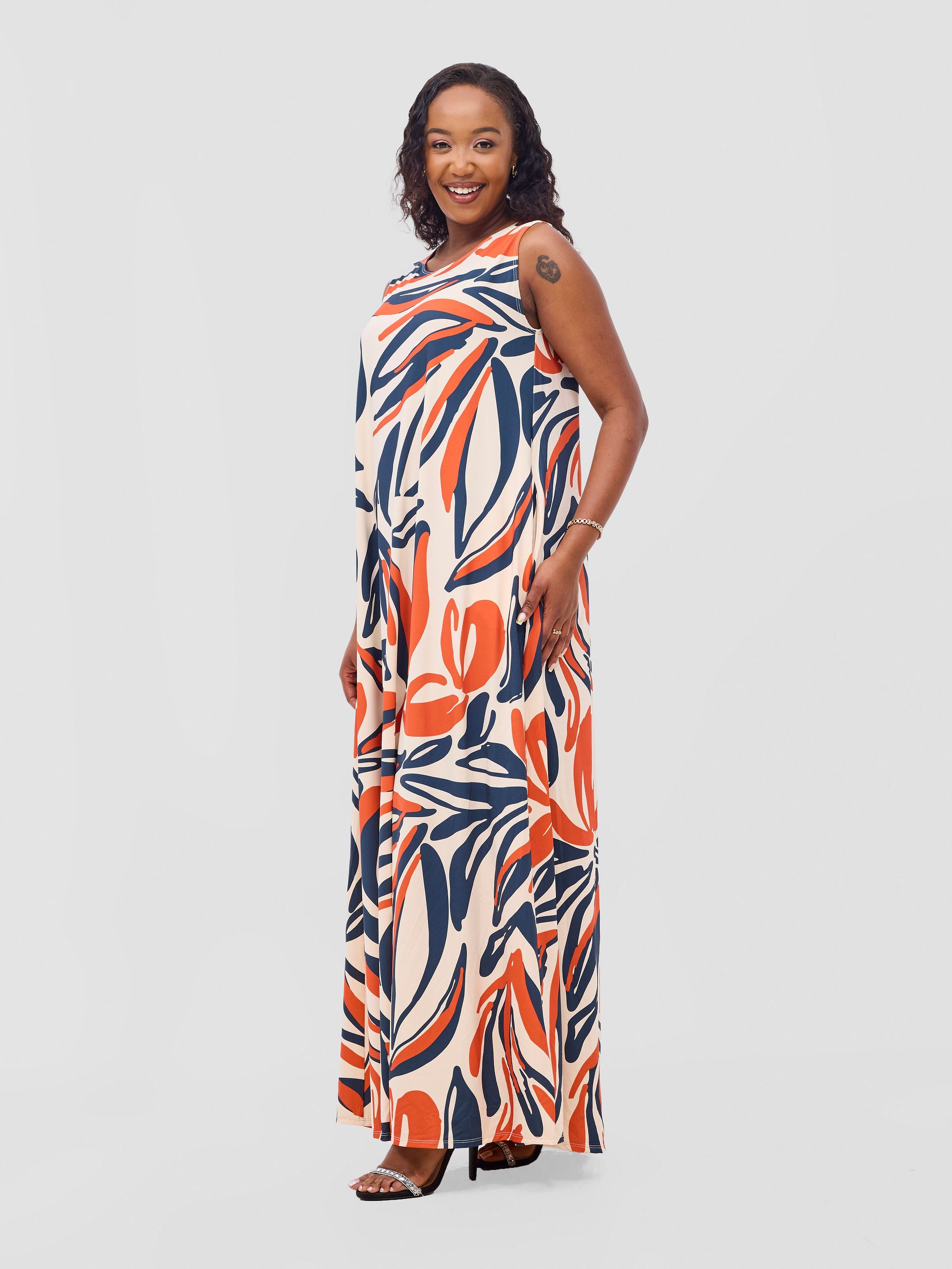 Vivo Lumi Back Pleat Maxi Dress - Rust / Navy Ulira Print
