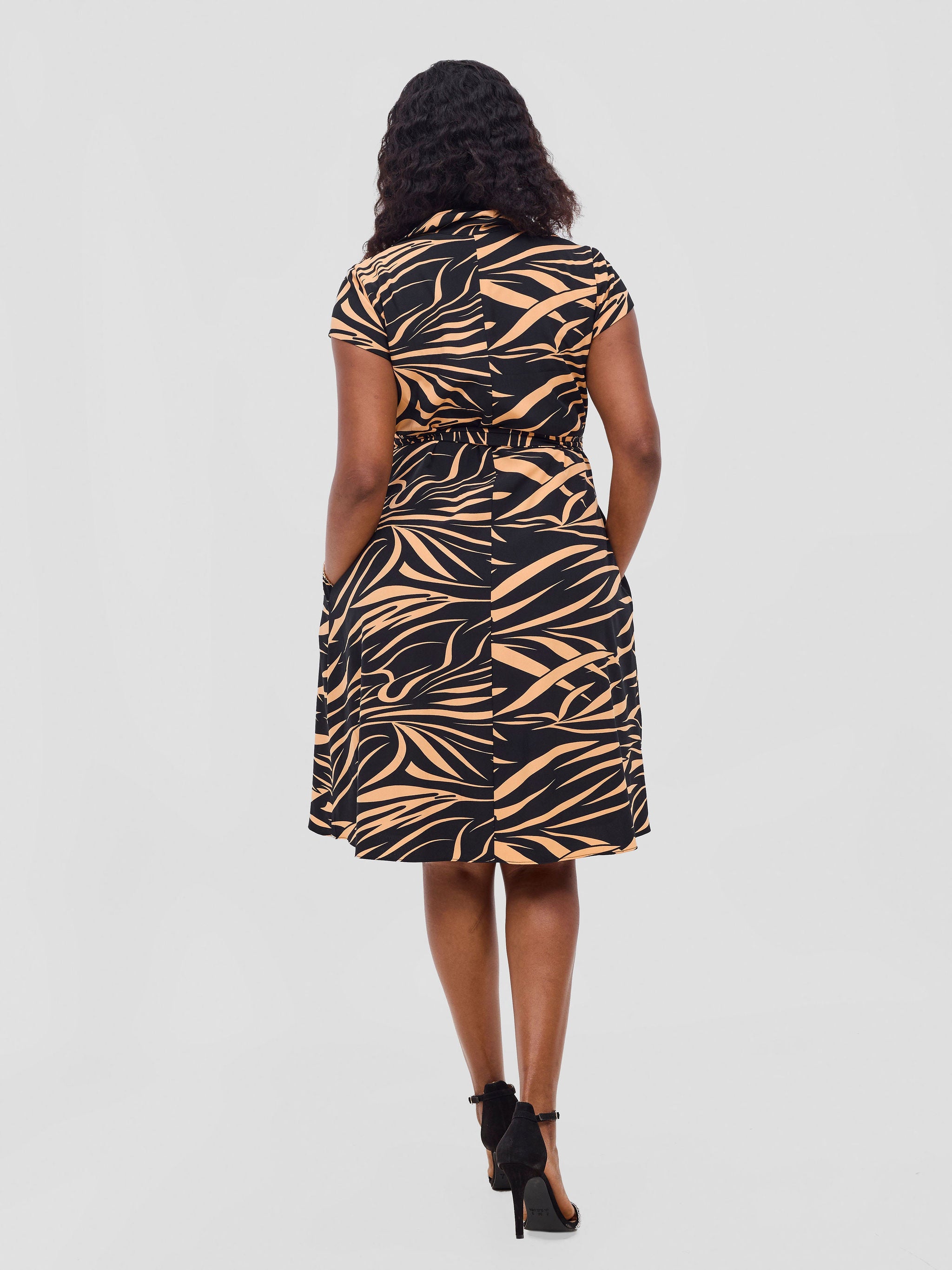 Vivo Zuri Cap Sleeve Knee Length Dress - Black / Orange Print