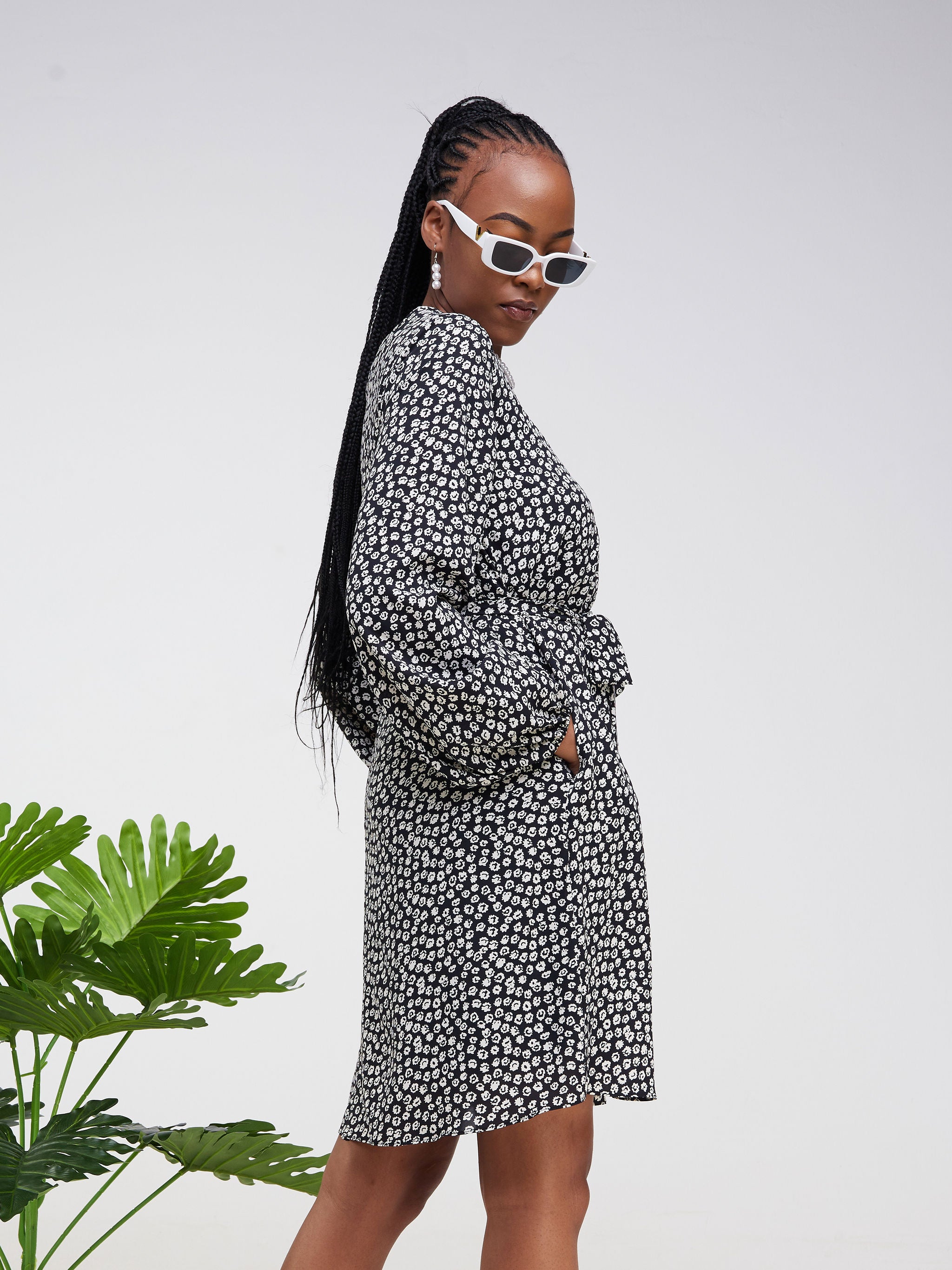 Vivo Basic Ayo Bishop Sleeve Dress - Black / Off White Abstract Print