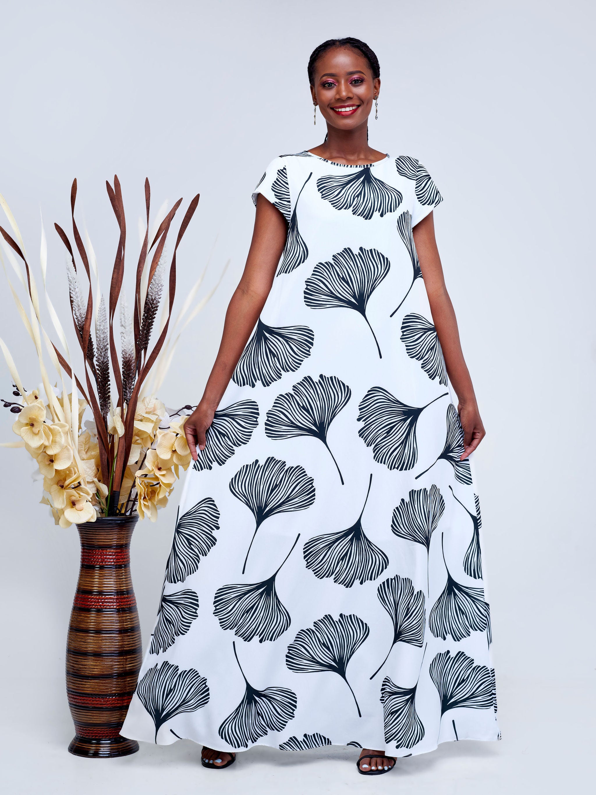 Vivo Basic Cap Sleeved Tent Maxi Dress - Black / White Abstract Floral Print