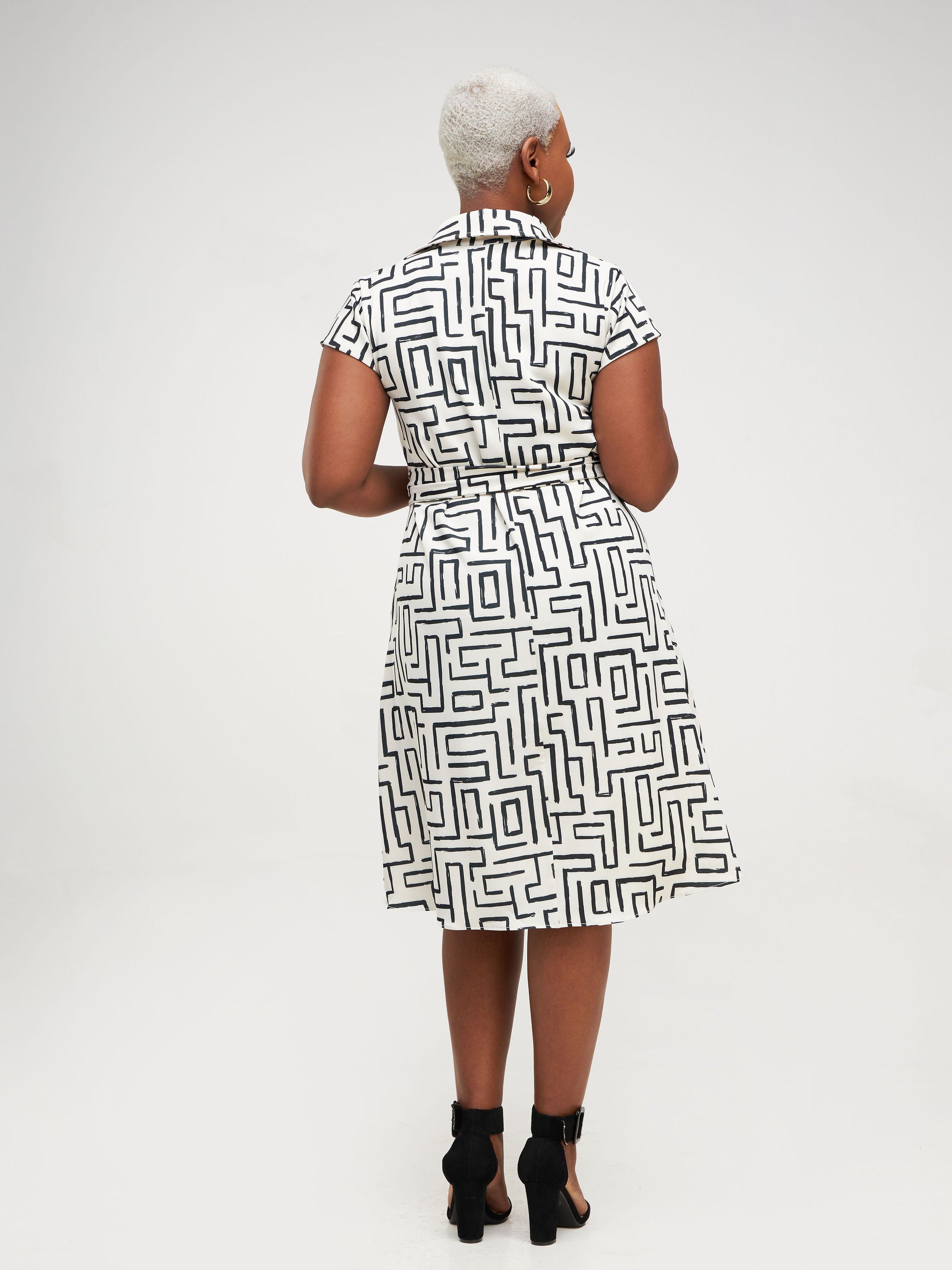 Vivo Zuri Cap Sleeve Knee Length Dress - White / Black Geometric Abstract Print