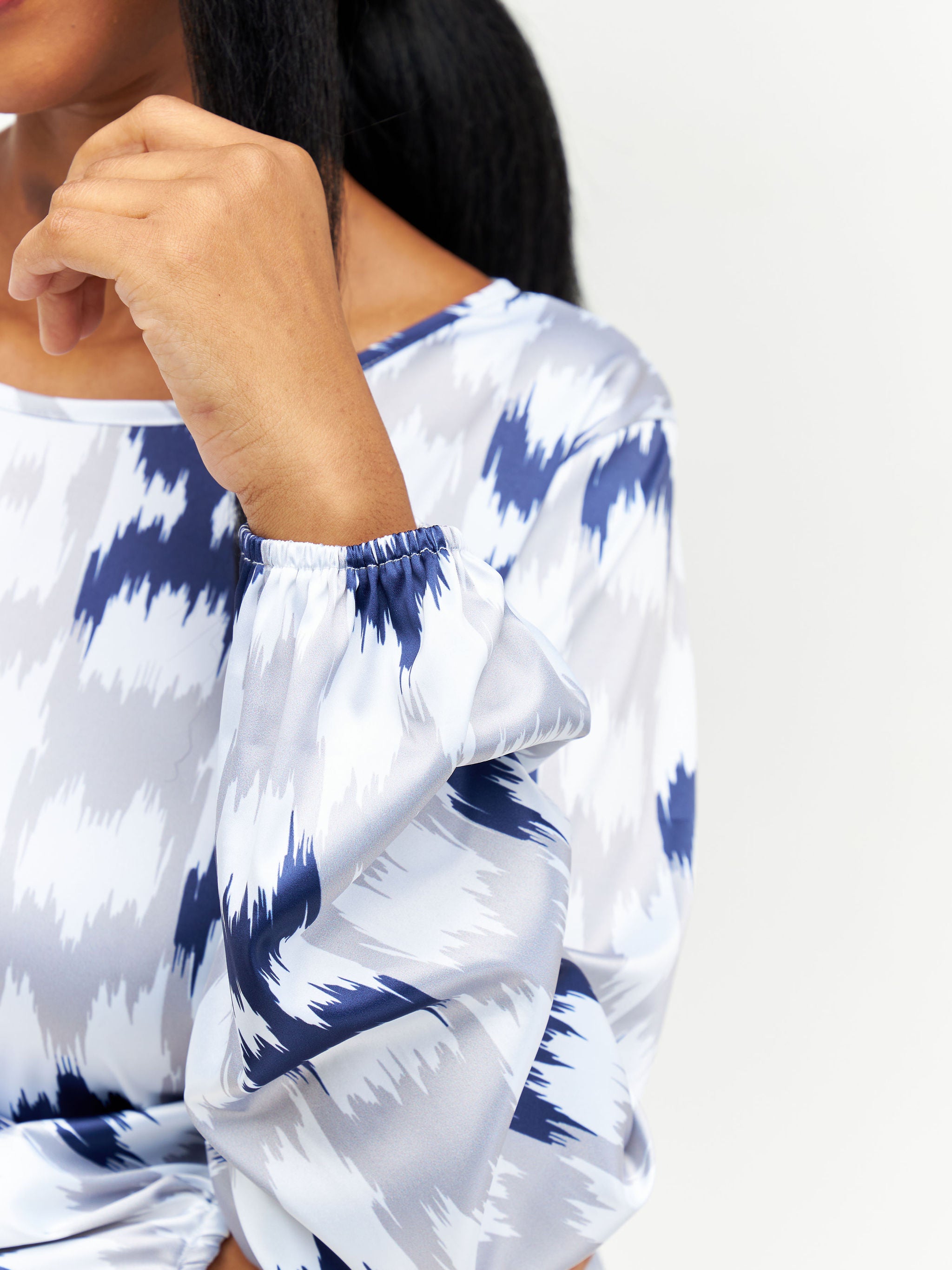 Vivo Basic Long Sleeved Bishop Top - Grey / Navy Blue Abstract Print