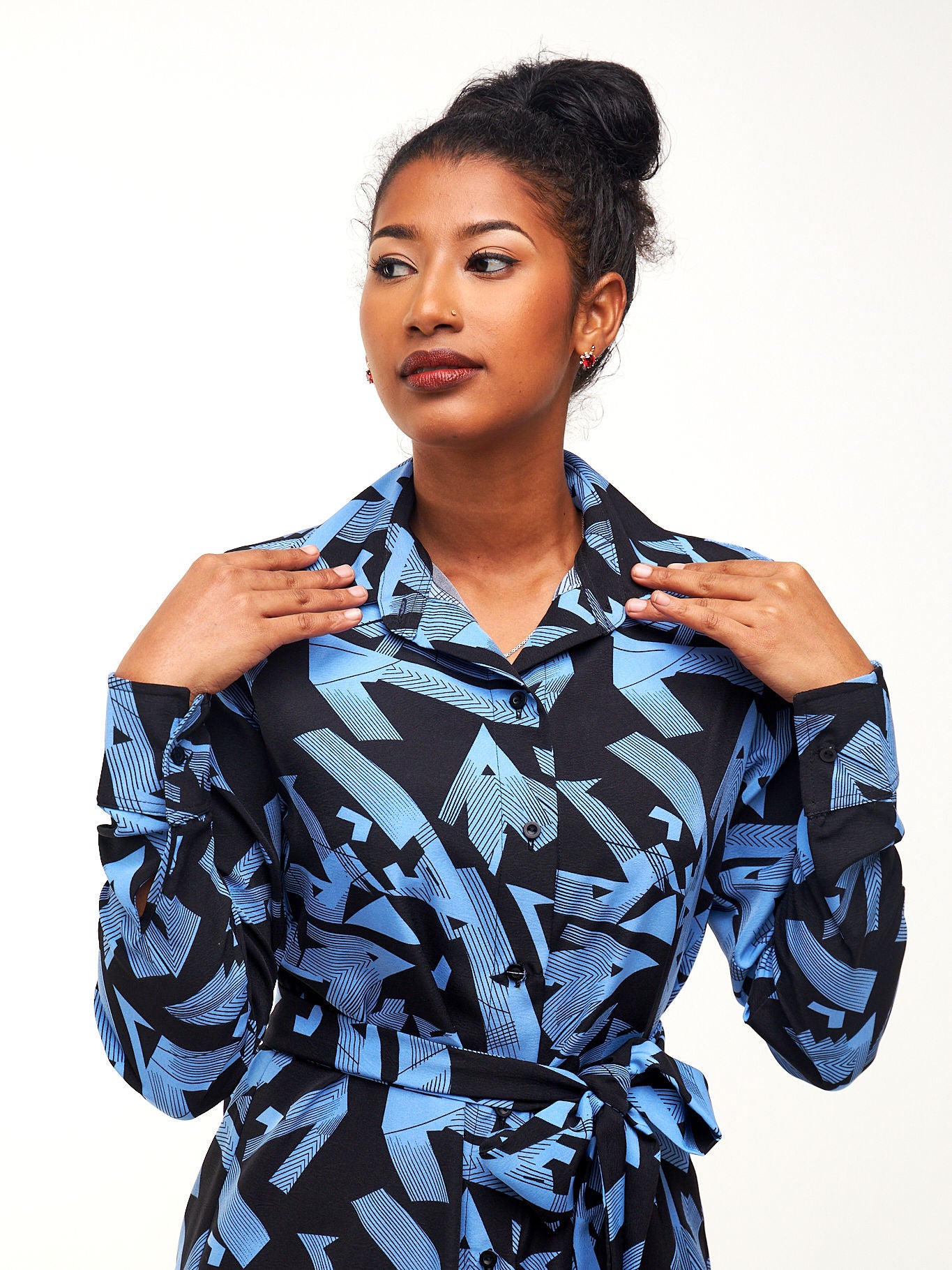 Vivo Basic Knee Length Shirt Dress - Blue / Black Geometric Print