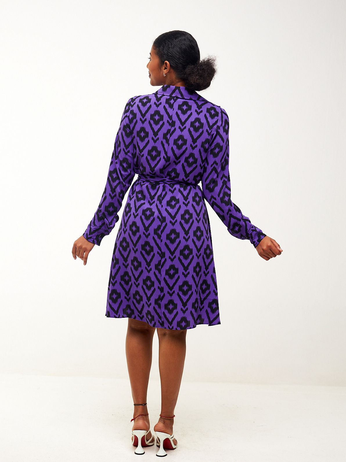 Vivo Zuri Long Sleeve Tent Knee Length Dress - Purple / Black Abstract Print