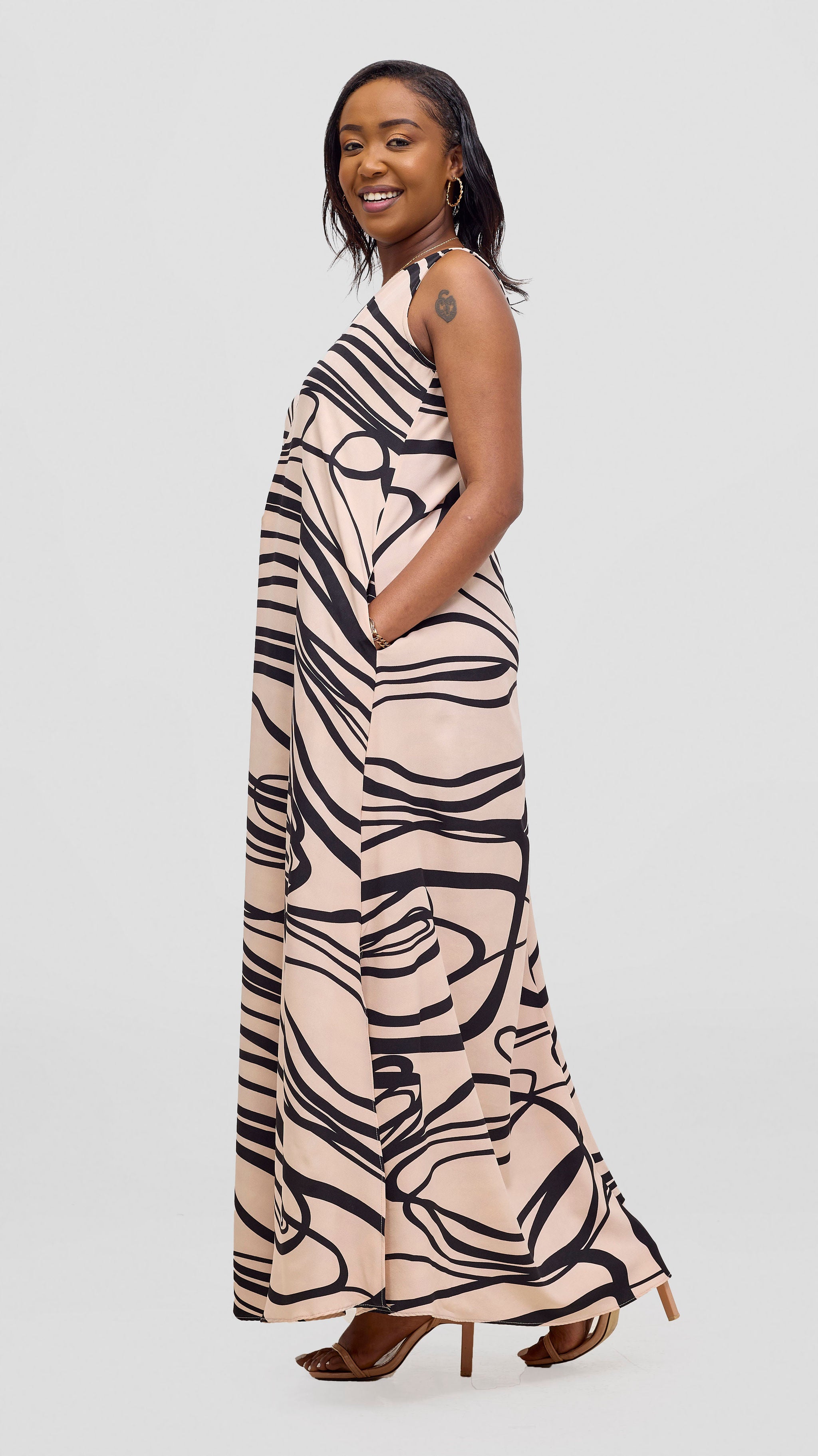 Vivo Ava Front Pleat Maxi Dress - Cream / Black Print