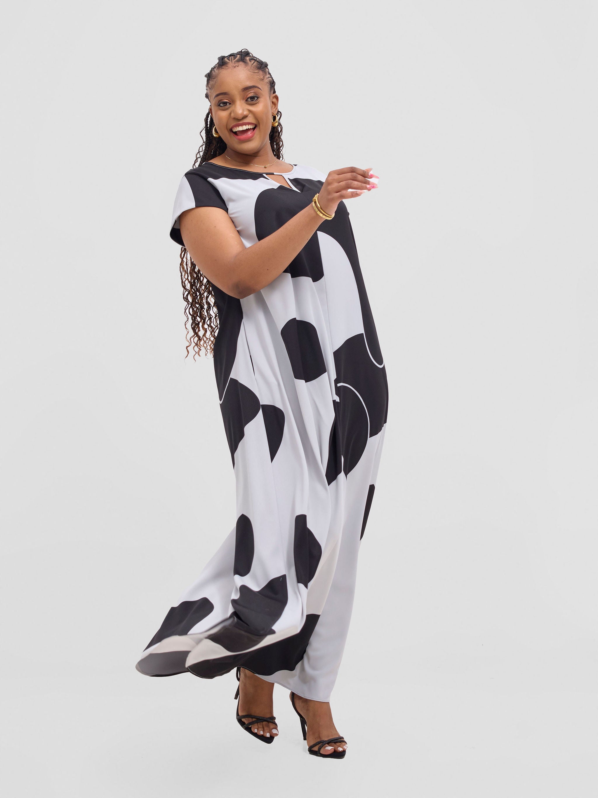Vivo Sakari Cap Sleeve Maxi Dress - Light Grey / Black Meda Print