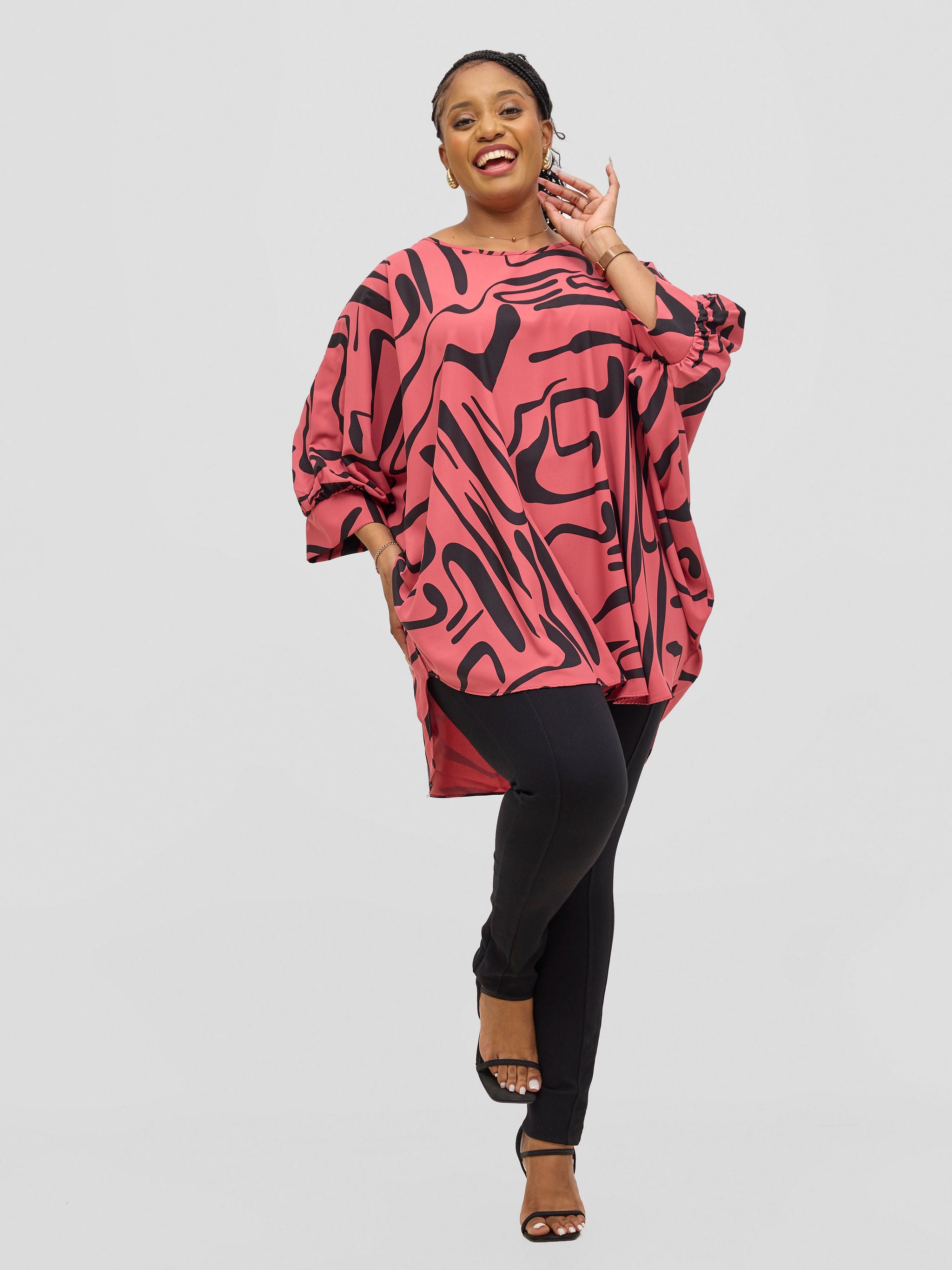 Vivo Mistari Gathered Sleeve Top - Coral / Black Sera Print