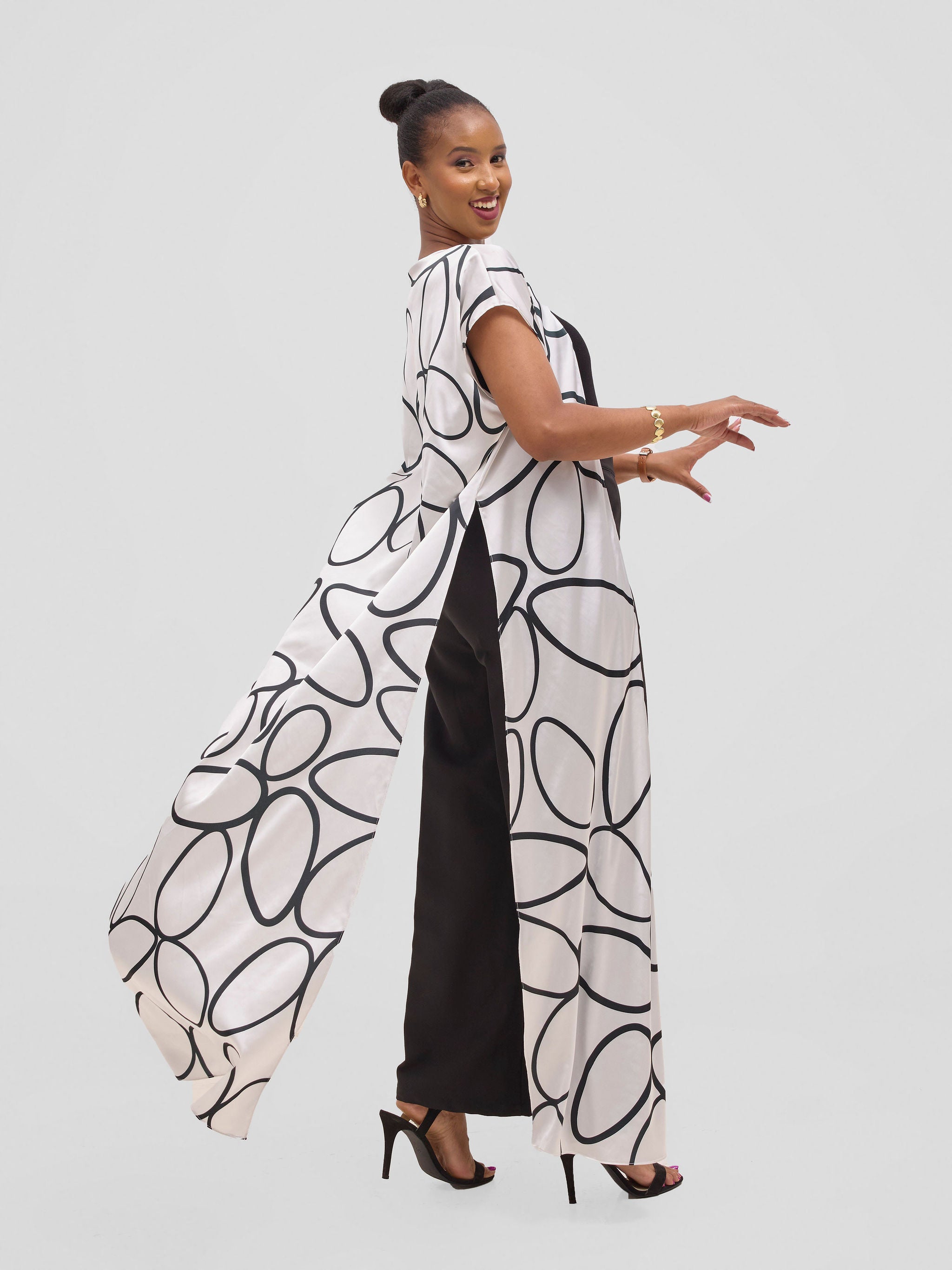 Vivo Chidii Drop Shoulder Kimono - White / Black Koto Print