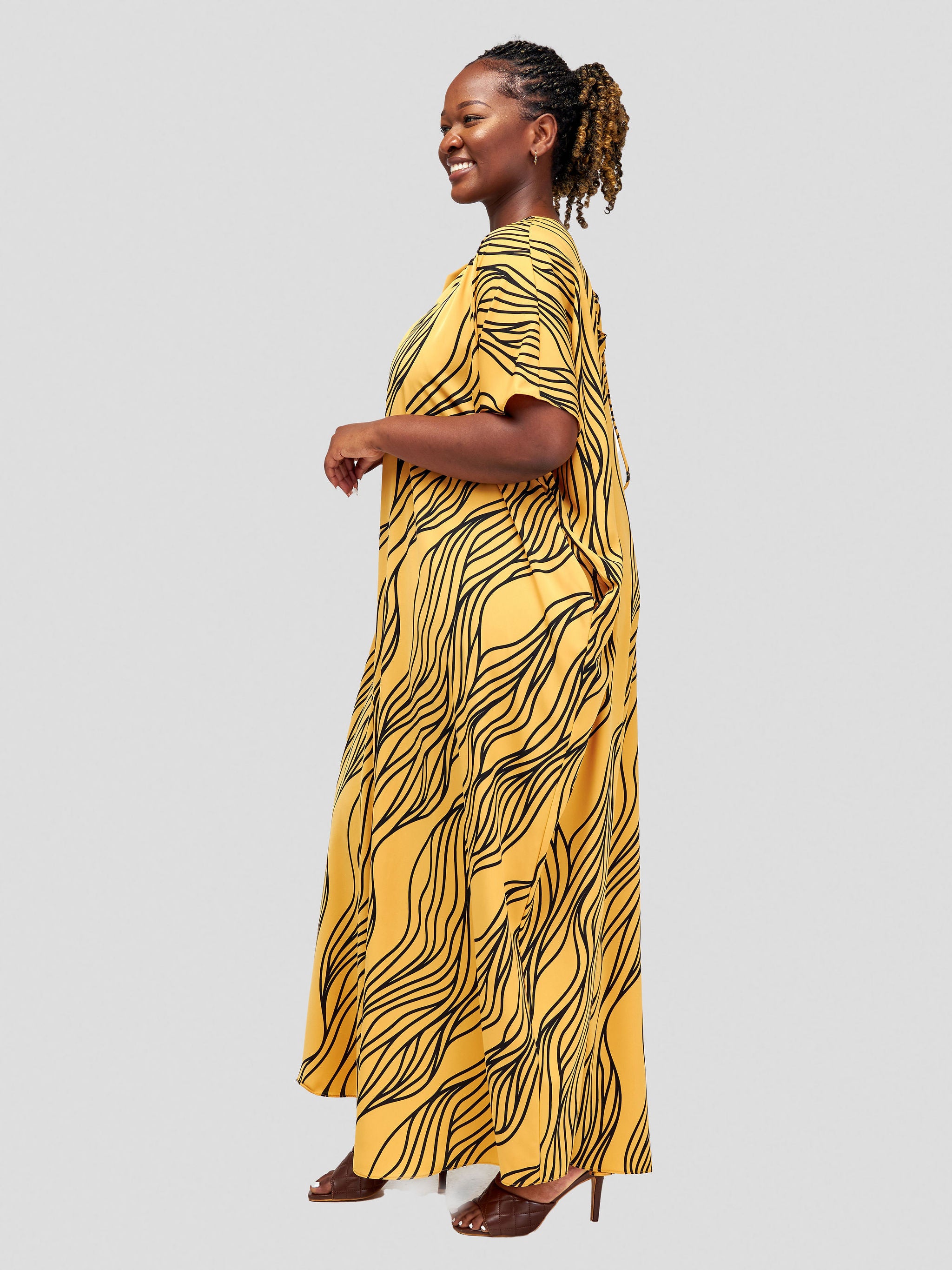 Vivo Asika Low Back Kaftan - Mustard / Black Spiral Print