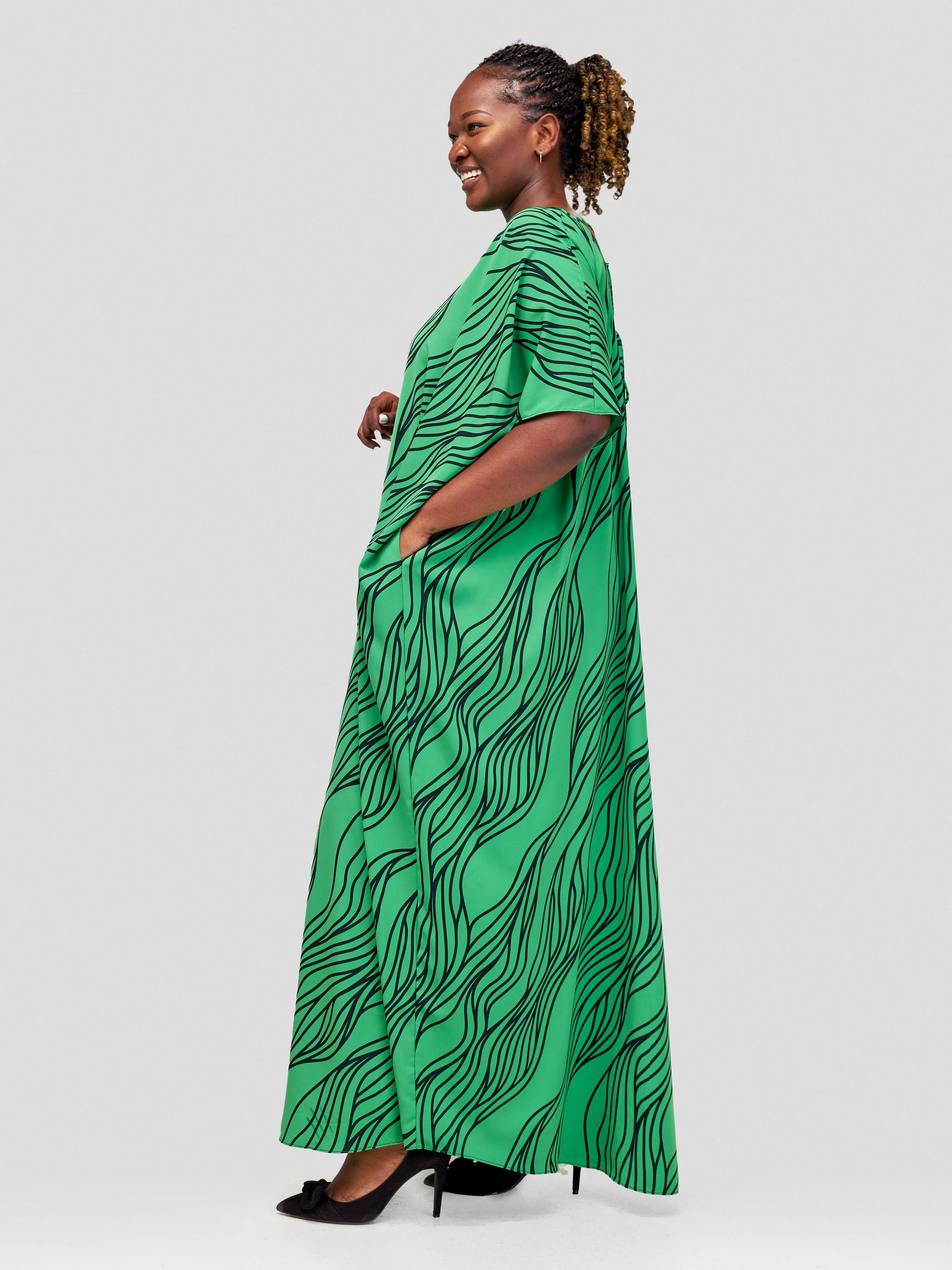 Vivo Asika Low Back Kaftan - Green / Black Spiral Print