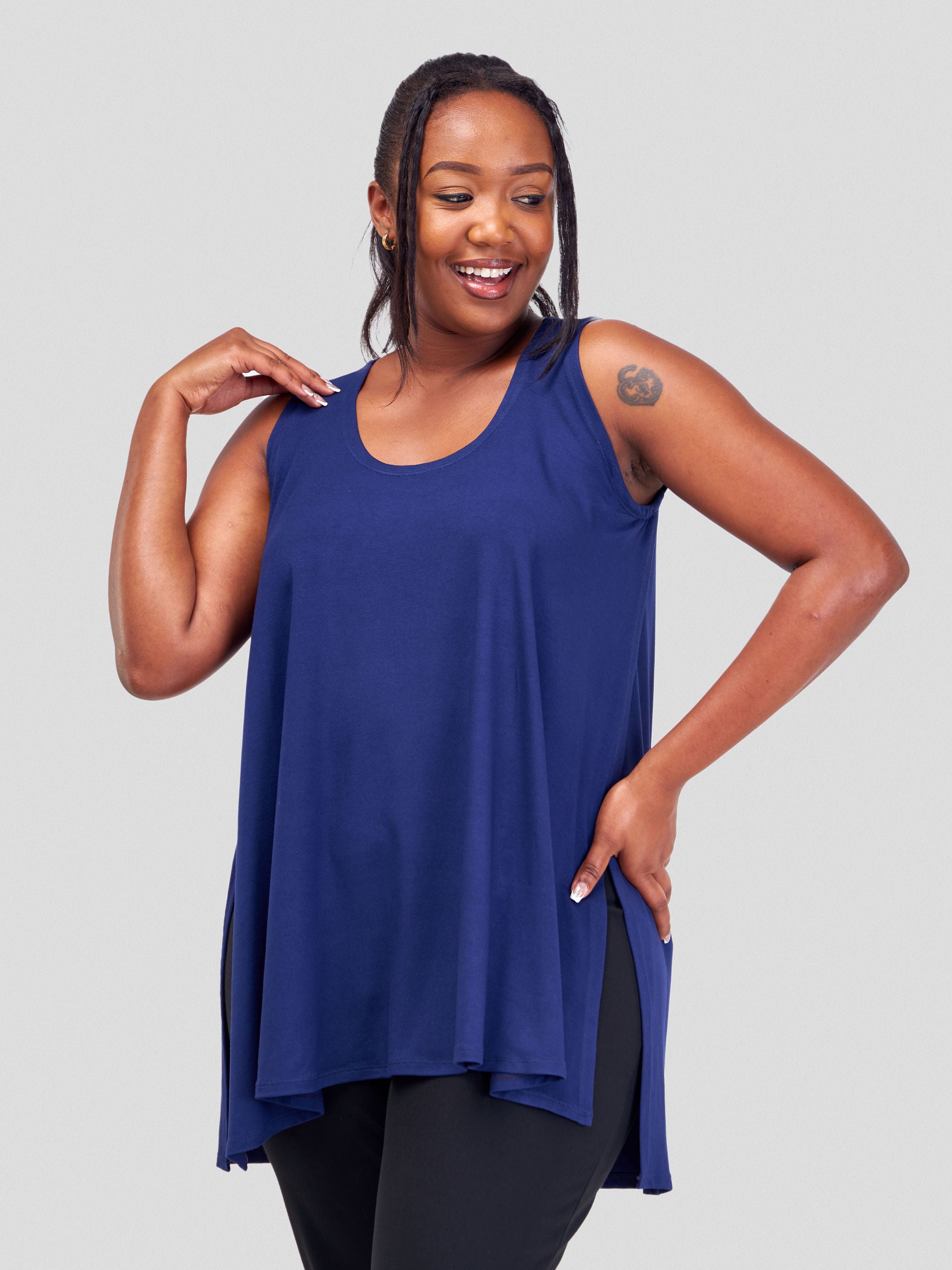 Vivo Amara Sleeveless High Low Top - Navy