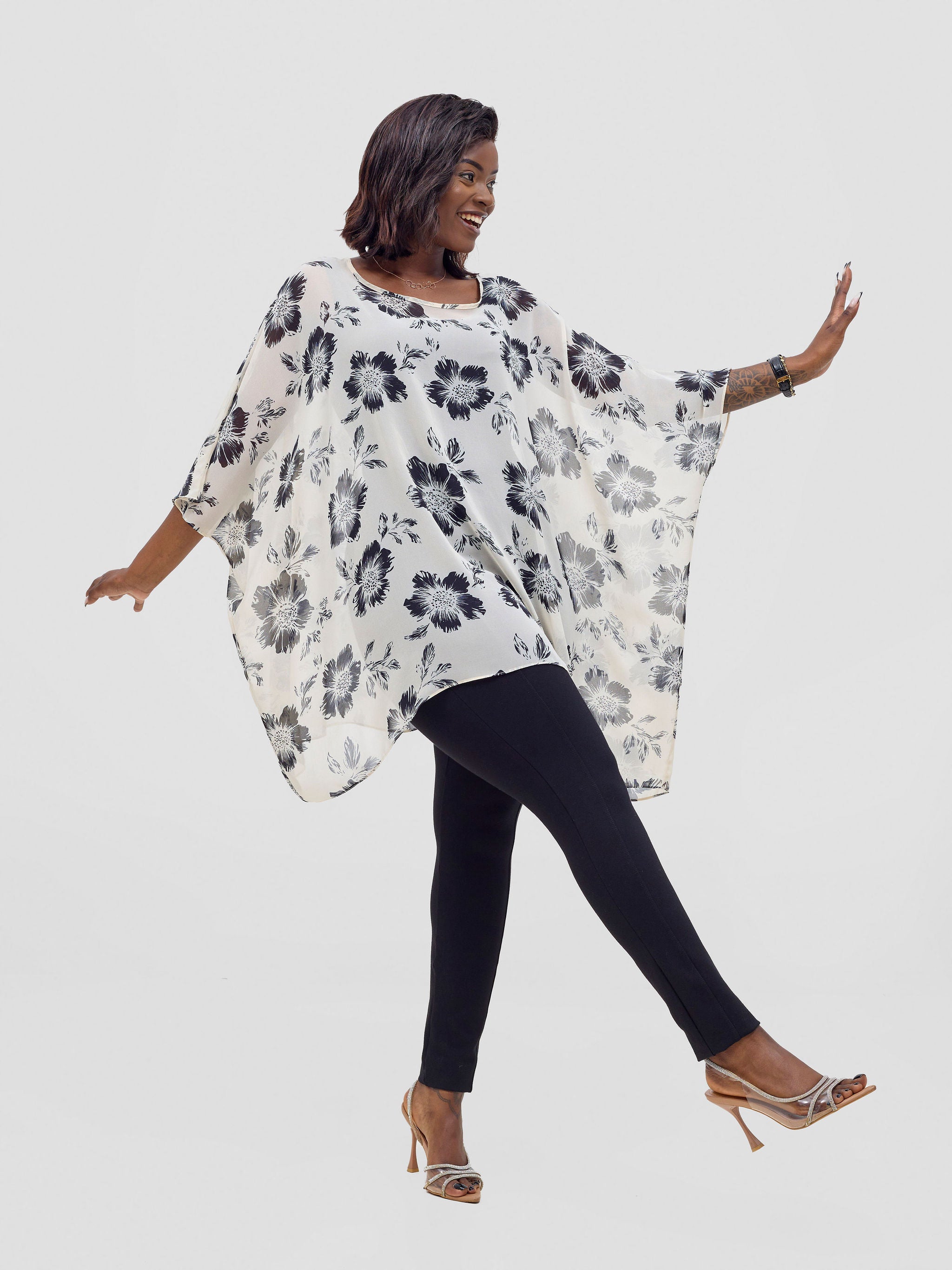 Vivo Basic Liv Chiffon Top - Off-white / Black Print