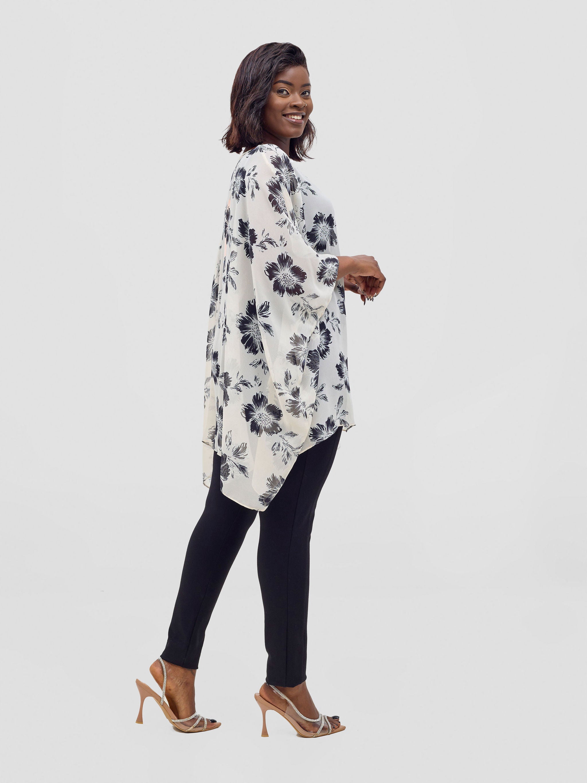Vivo Basic Liv Chiffon Top - Off-white / Black Print