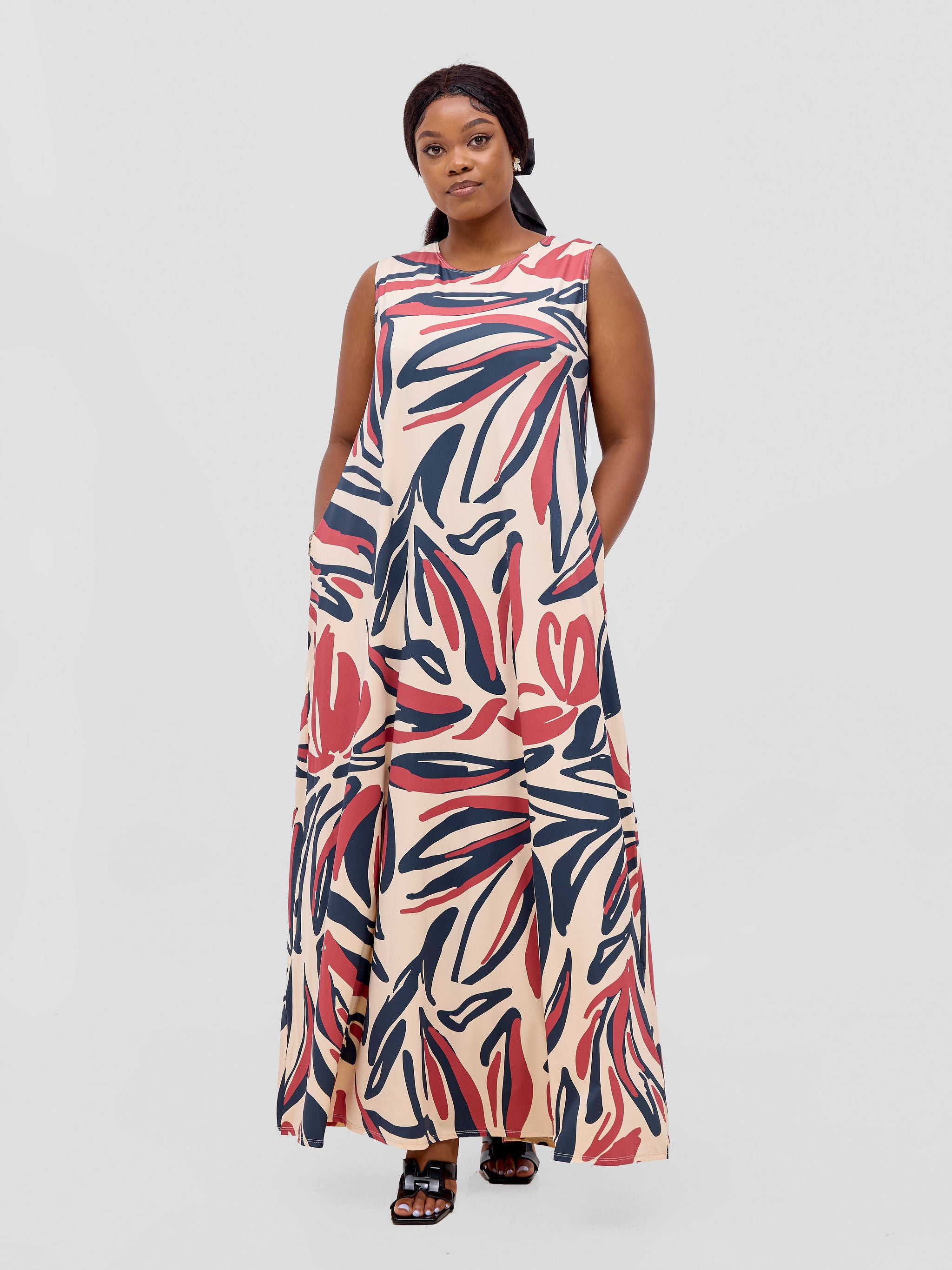 Vivo Lumi Back Pleat Maxi Dress - Black / Burgundy Ulira Print