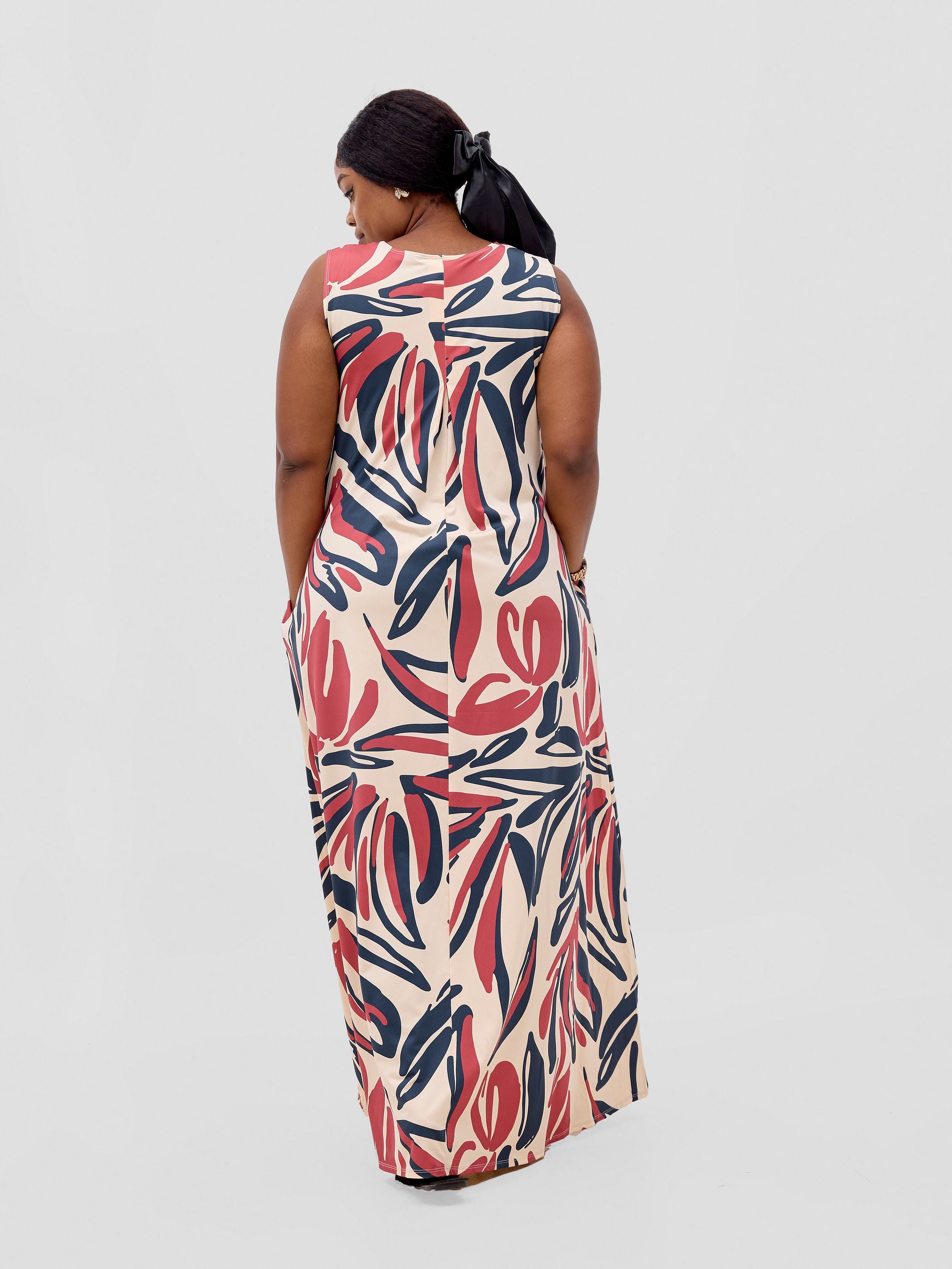 Vivo Lumi Back Pleat Maxi Dress - Black / Burgundy Ulira Print