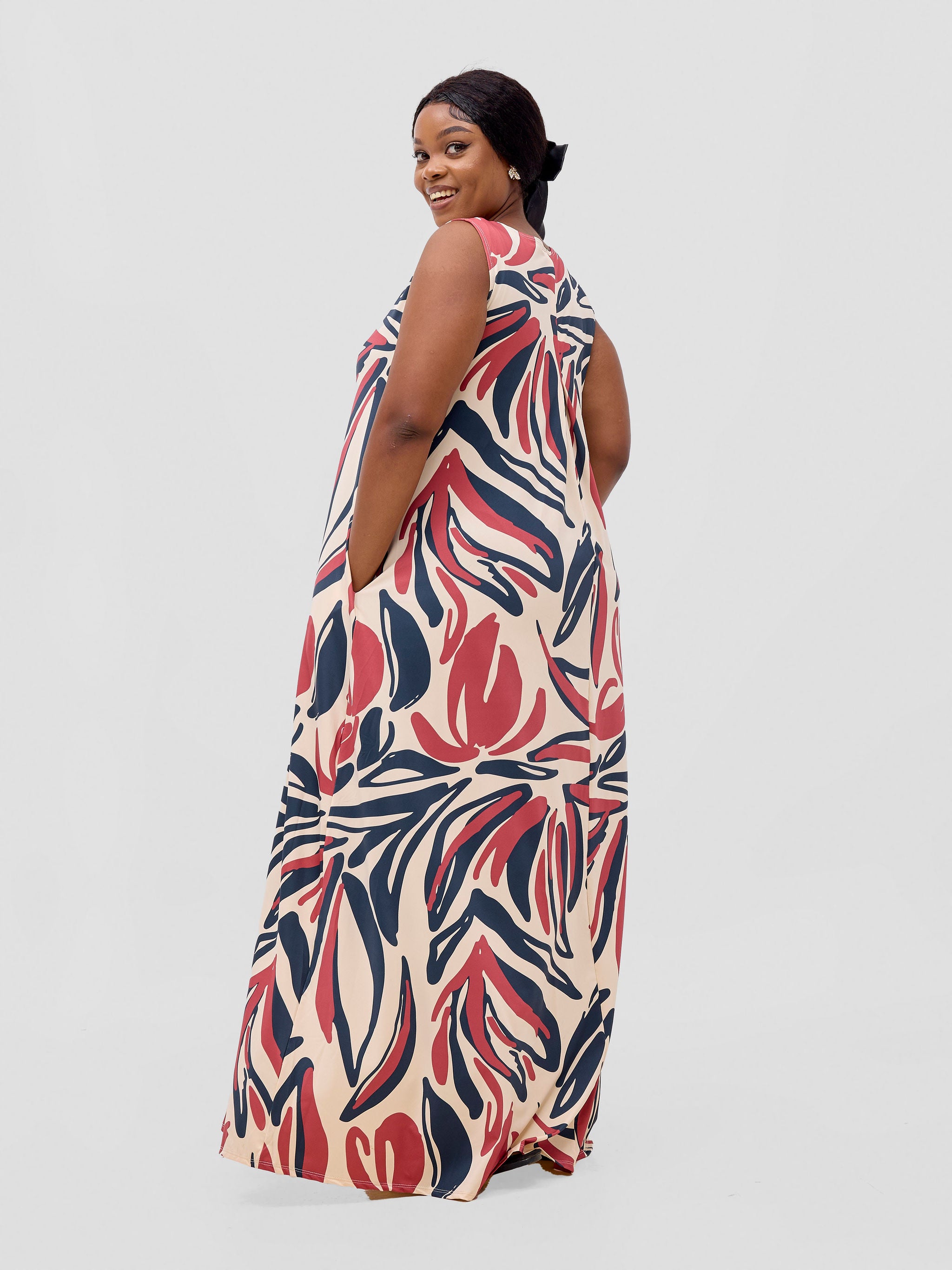 Vivo Lumi Back Pleat Maxi Dress - Black / Burgundy Ulira Print