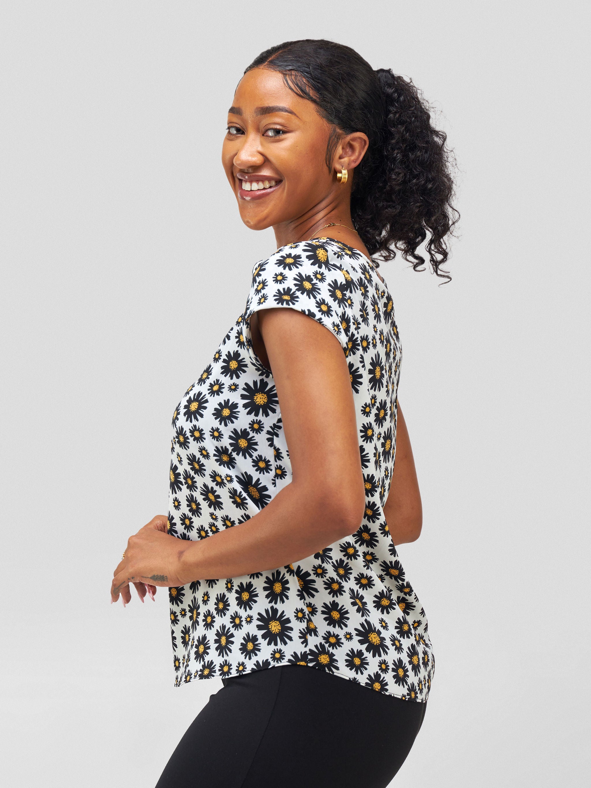 Vivo Basic Crepe Cap Sleeved Top - White / Black Floral Print