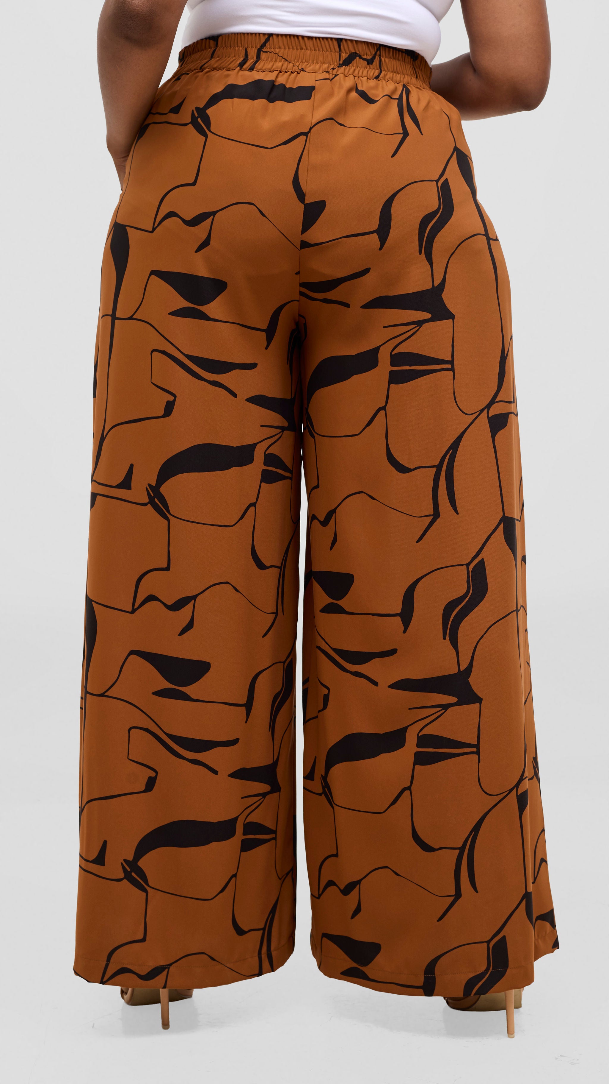 Vivo Liora Wide Leg Pants in Crepe - Rust / Black Ziza Print
