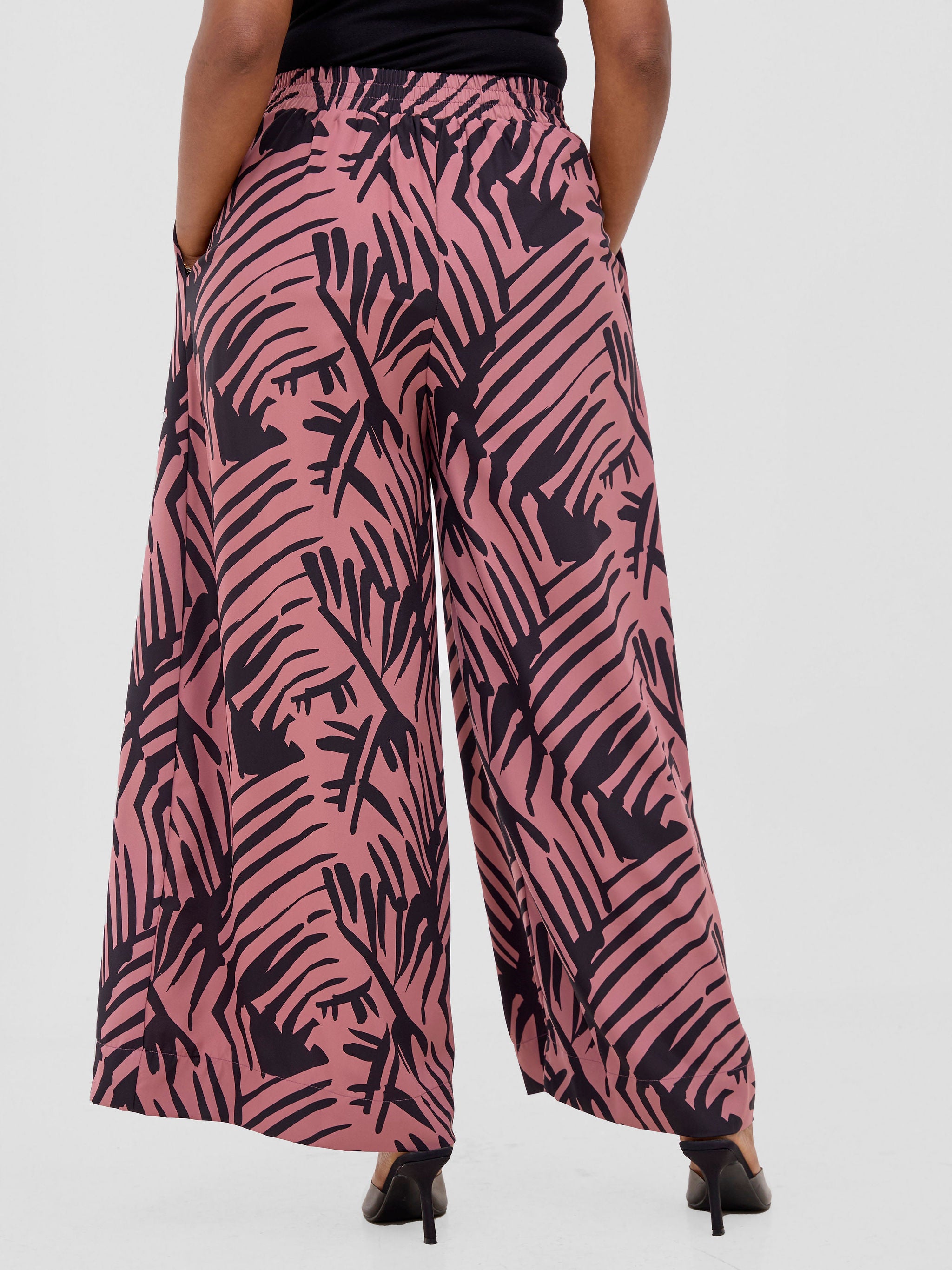 Vivo Ayla Crepe Pants - Light Dust Pink / Black Lala Print